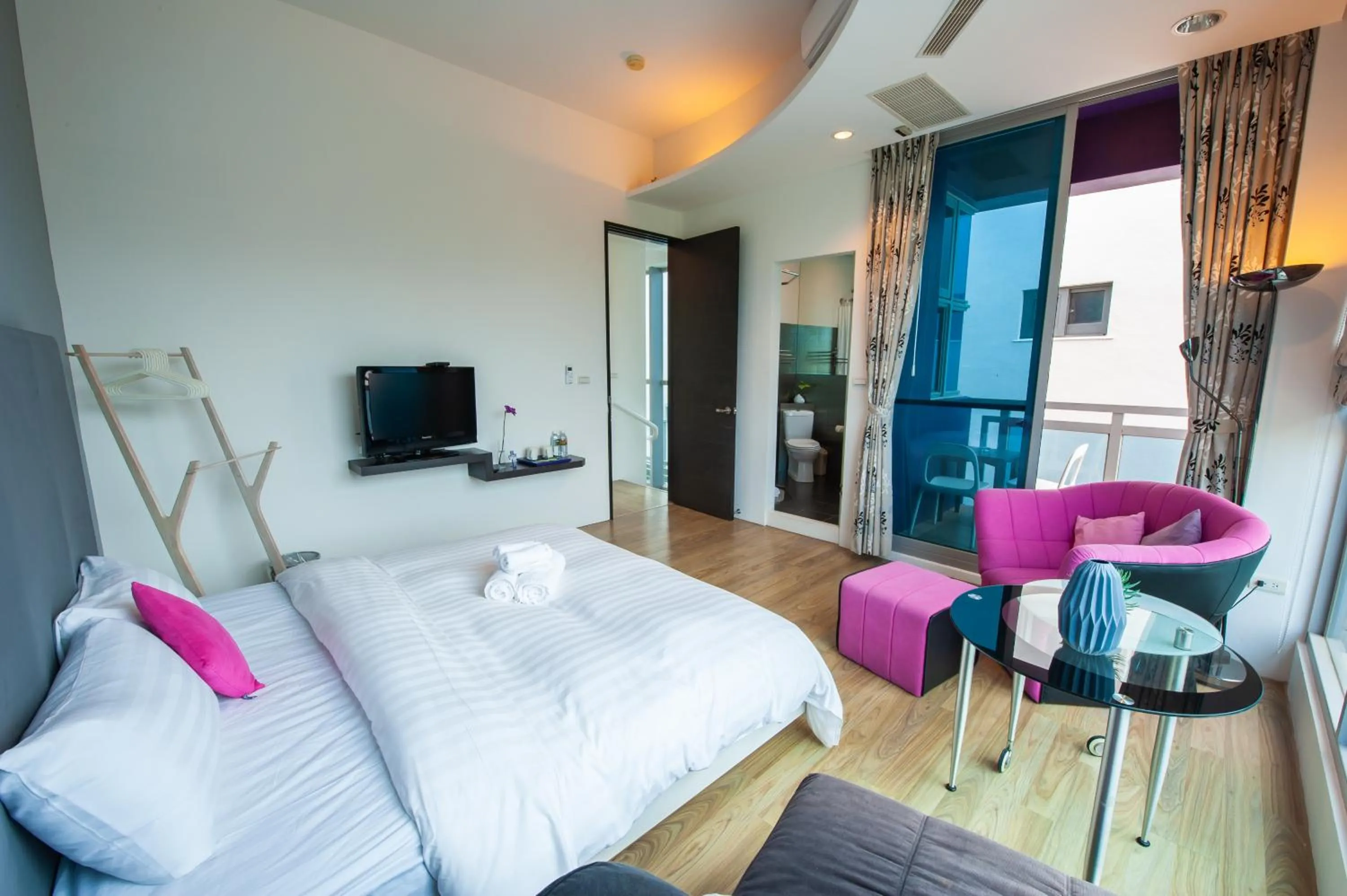 Seating area, Bed in Hai Pu B&B