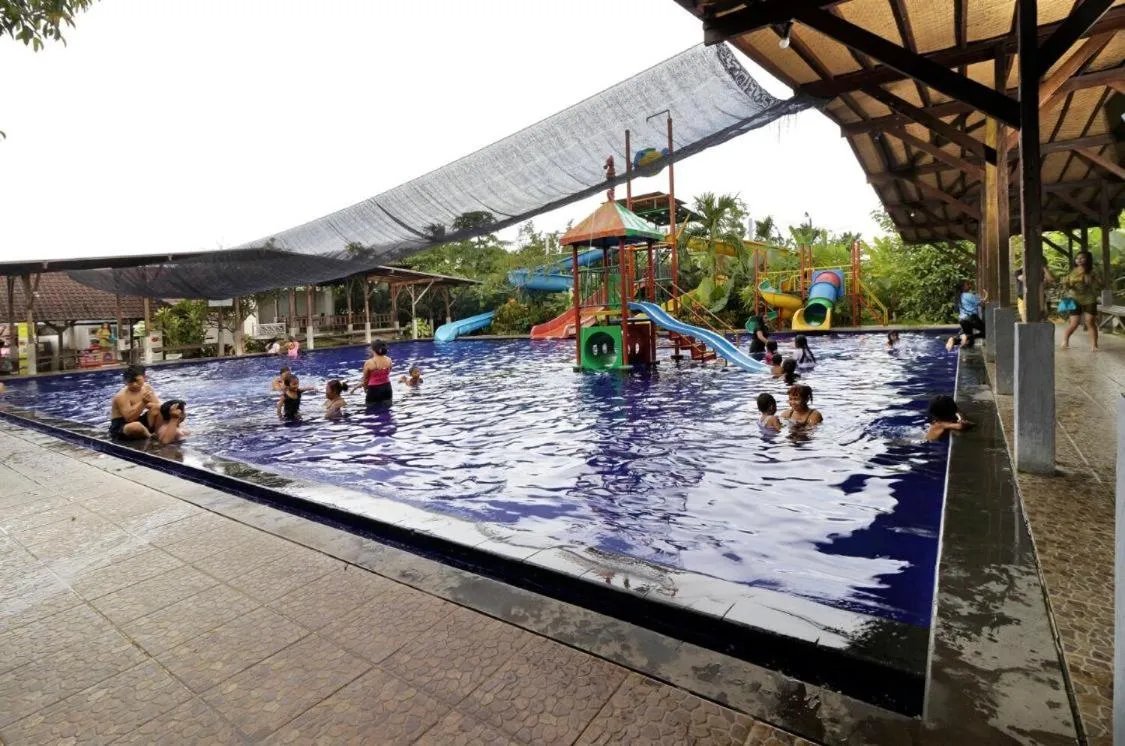 Aqua park in Lumbung Asri Cottage