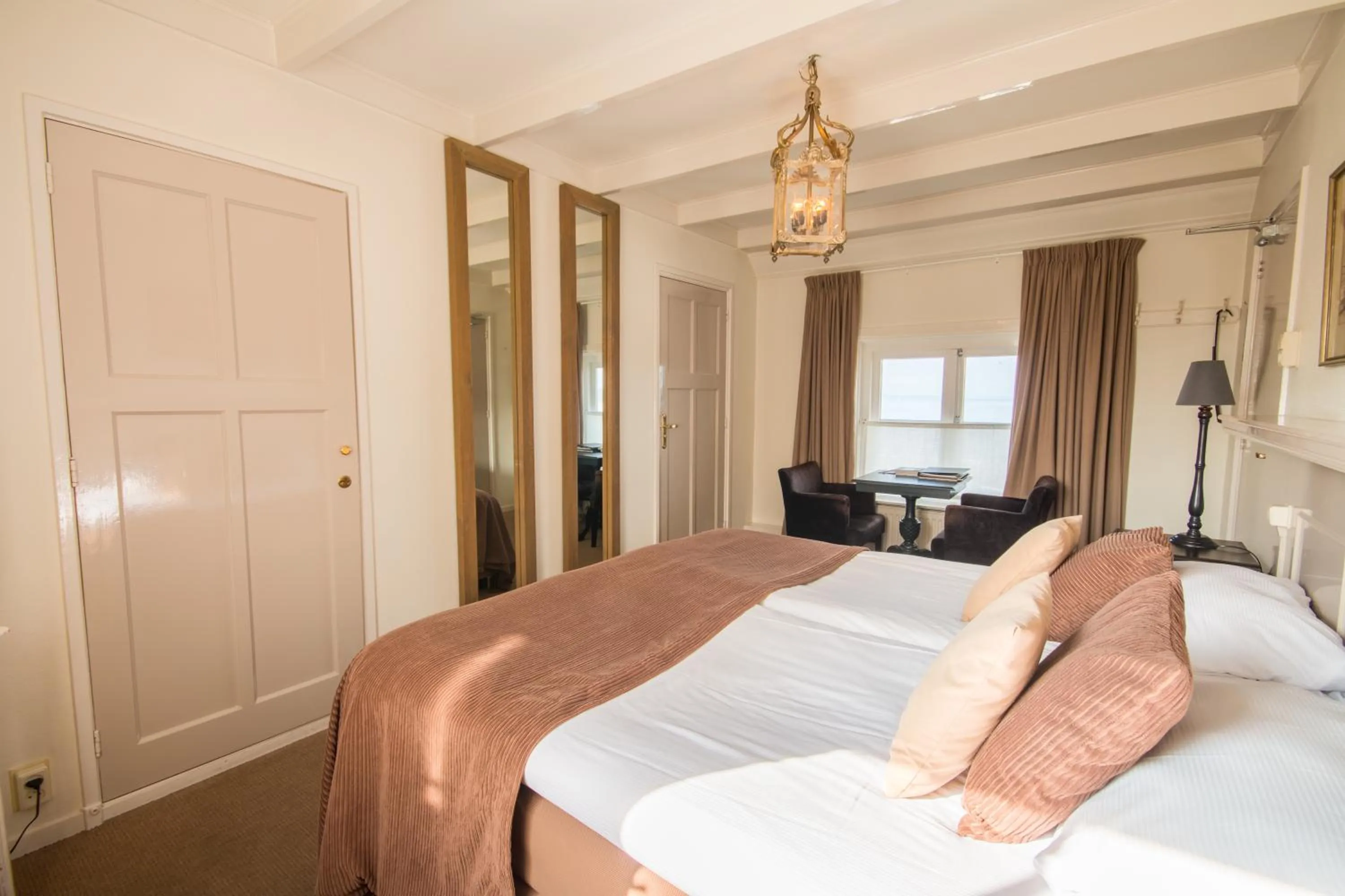 Bedroom, Bed in Auberge de Campveerse Toren