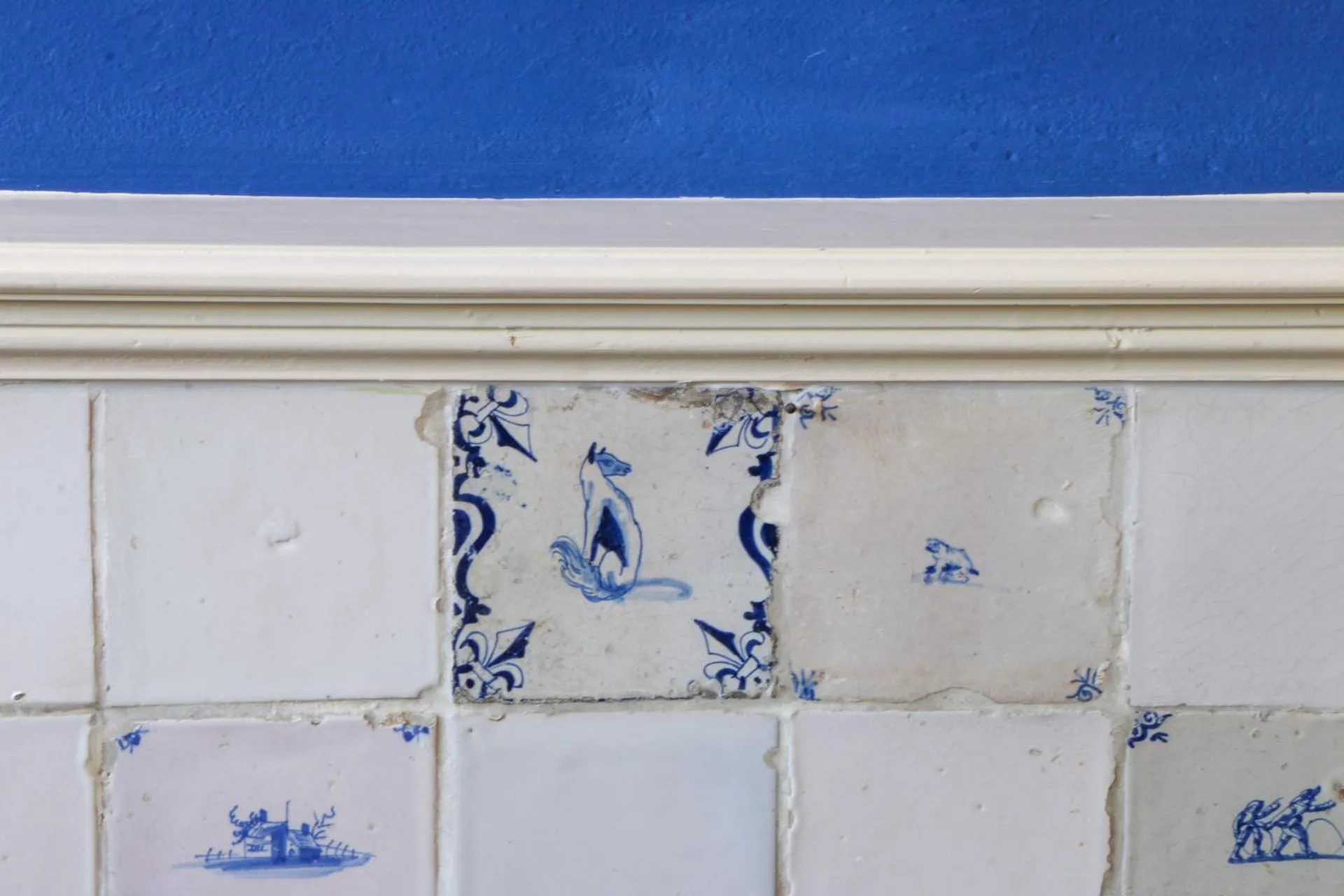 Decorative detail in Auberge de Campveerse Toren