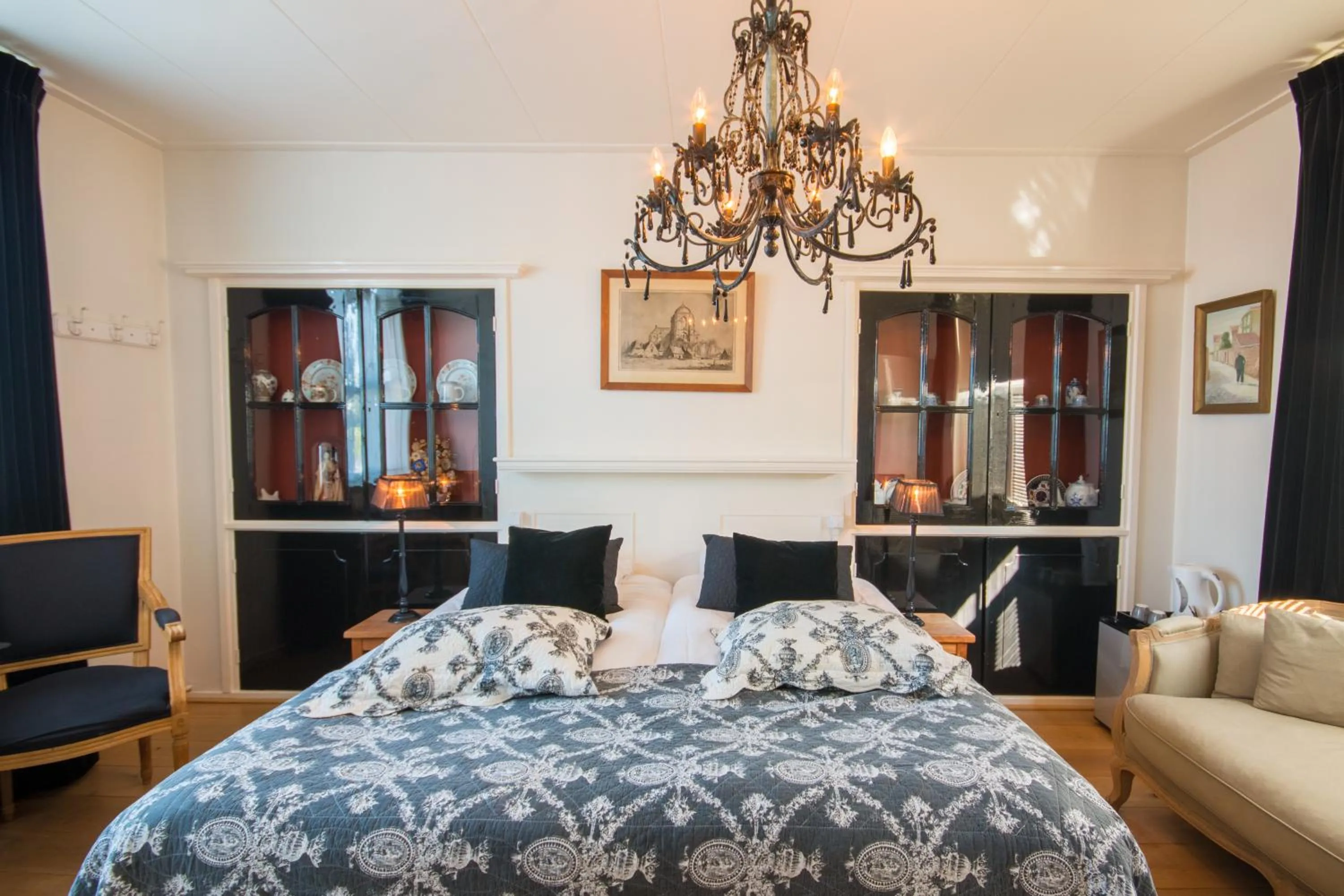 Photo of the whole room, Bed in Auberge de Campveerse Toren