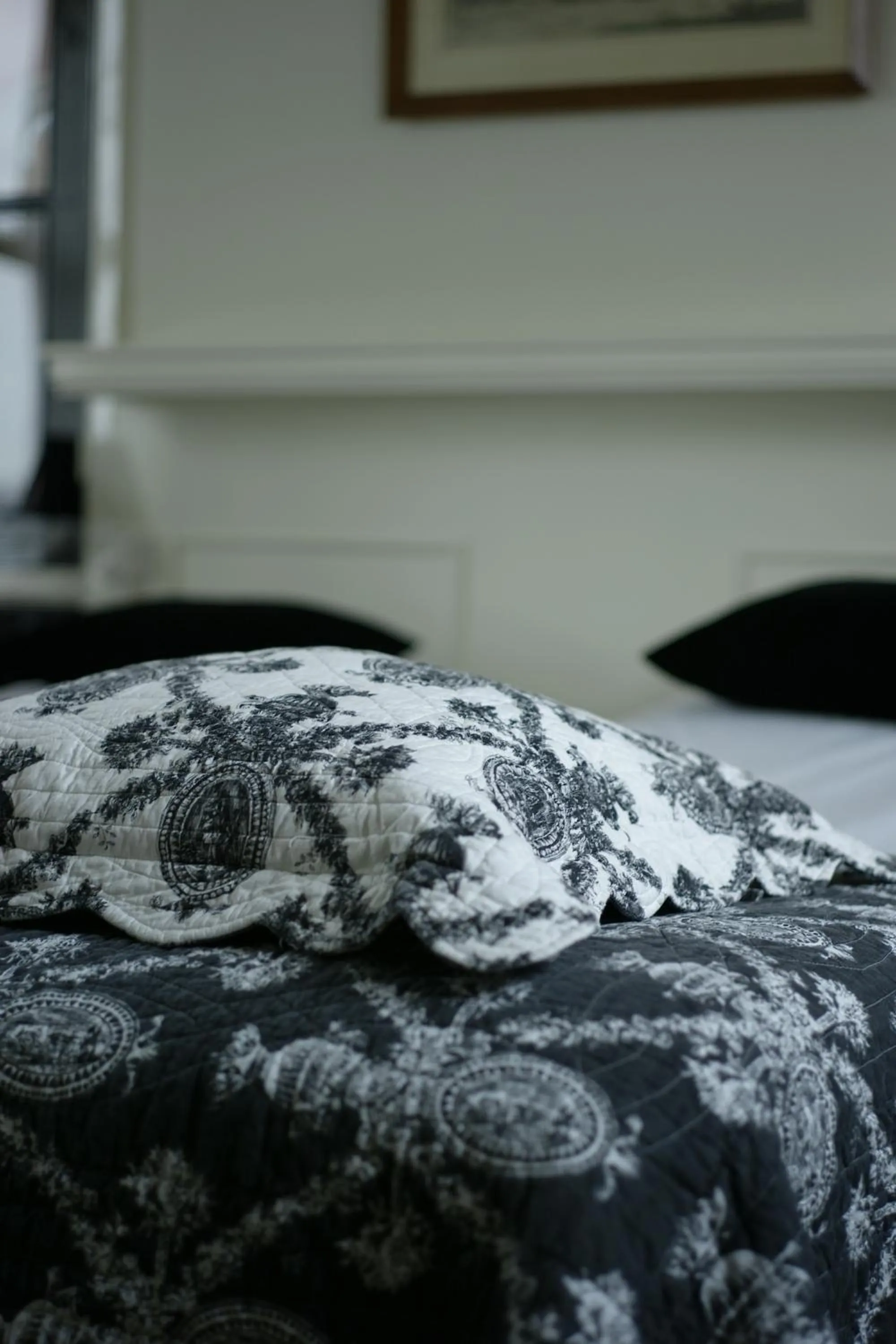 Decorative detail, Bed in Auberge de Campveerse Toren