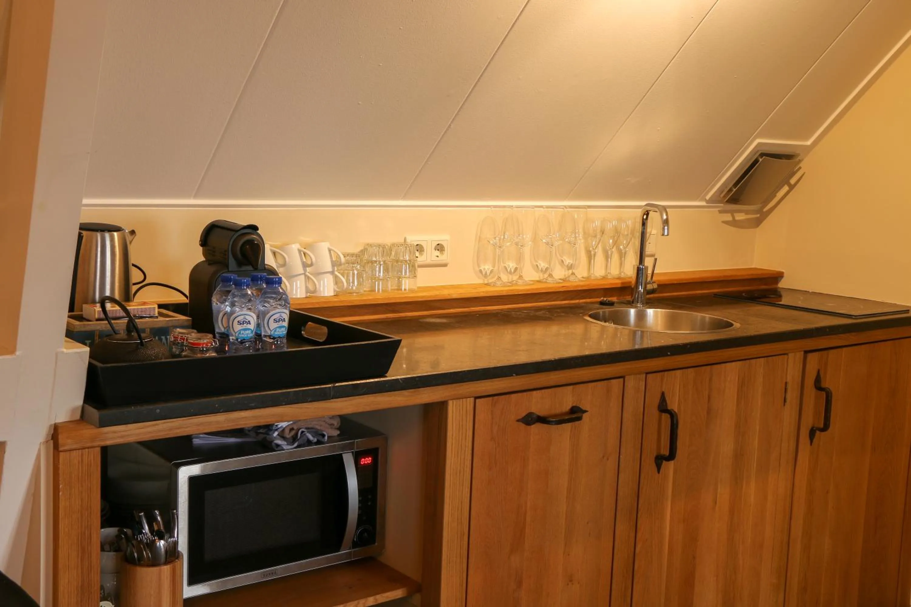 Kitchen or kitchenette in Auberge de Campveerse Toren