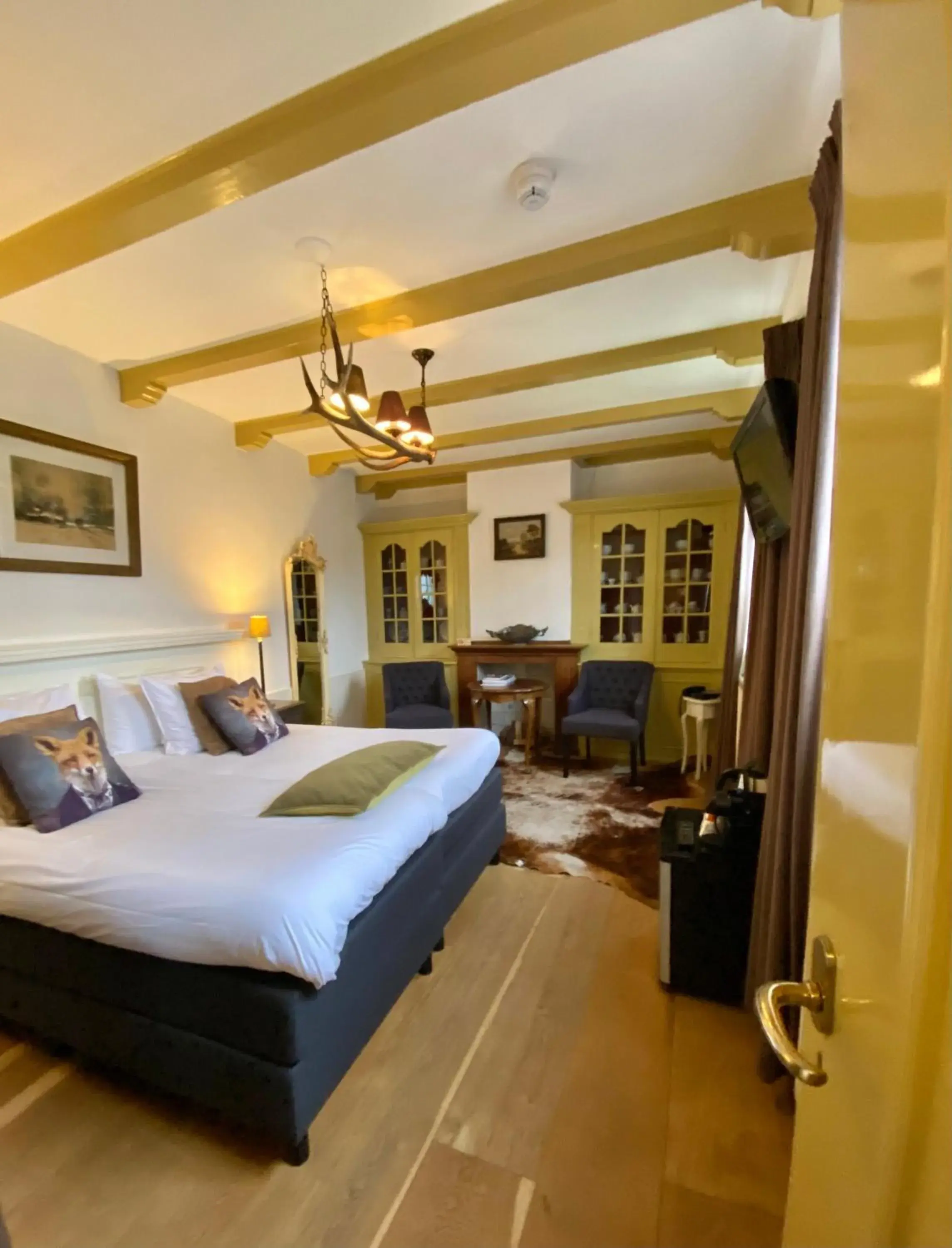 Luxe Standard Room with city view (Ground Floor) in Auberge de Campveerse Toren Luxe Standard Room with city view (Ground Floor) in Auberge de Campveerse Toren