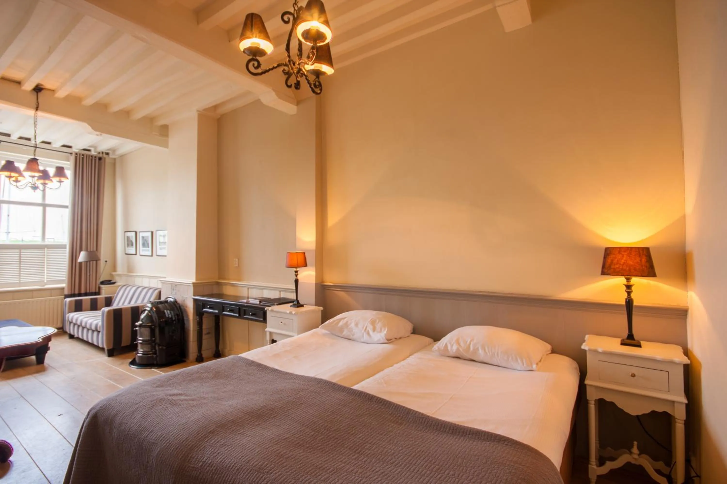 Living room, Bed in Auberge de Campveerse Toren