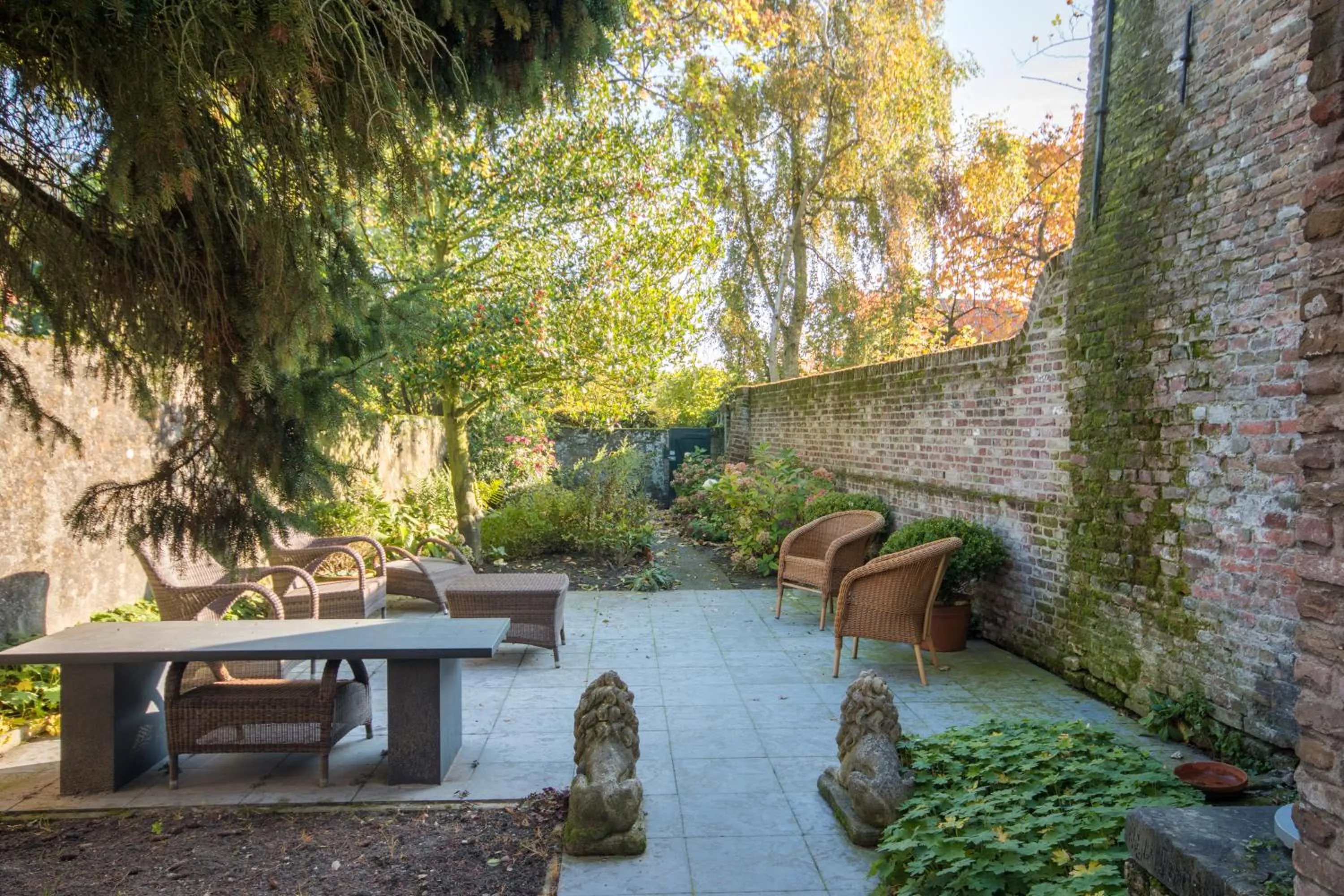 Garden view in Auberge de Campveerse Toren