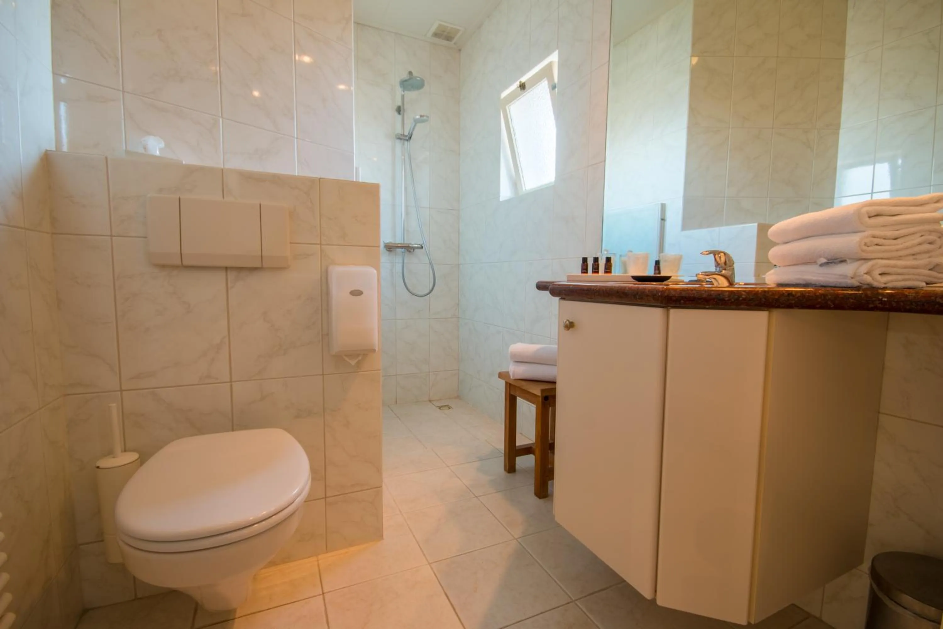 Shower in Auberge de Campveerse Toren