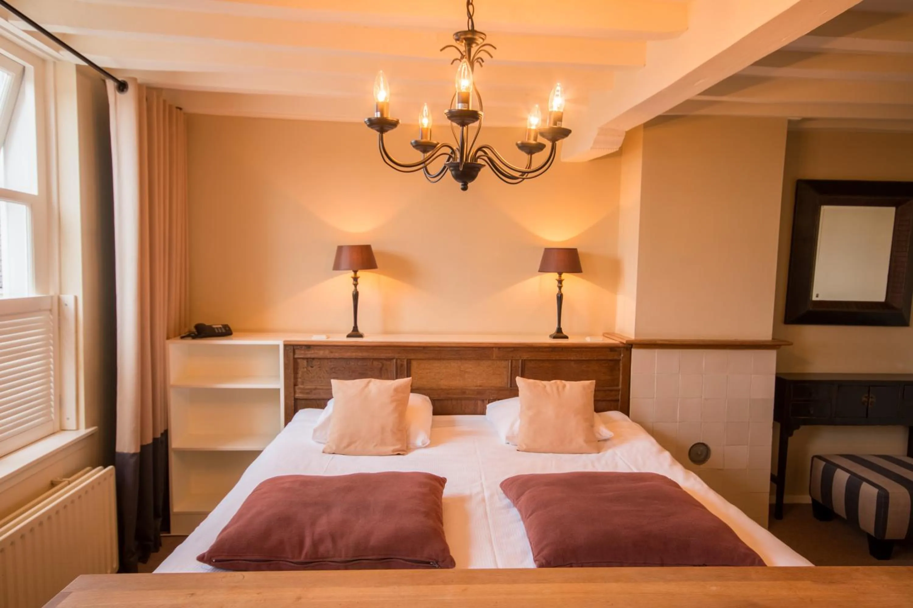 Seating area, Bed in Auberge de Campveerse Toren