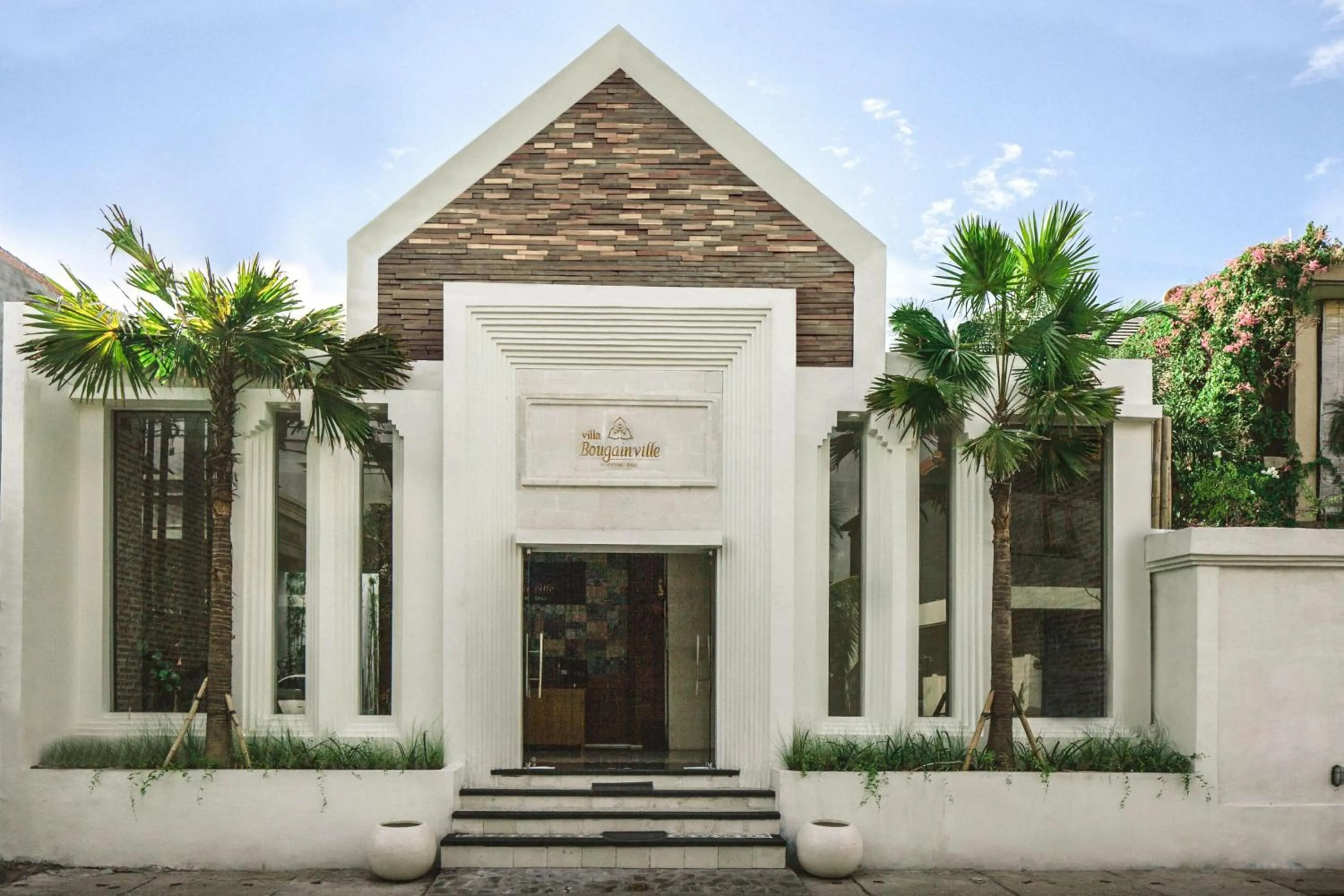Facade/entrance in Villa Bougainville