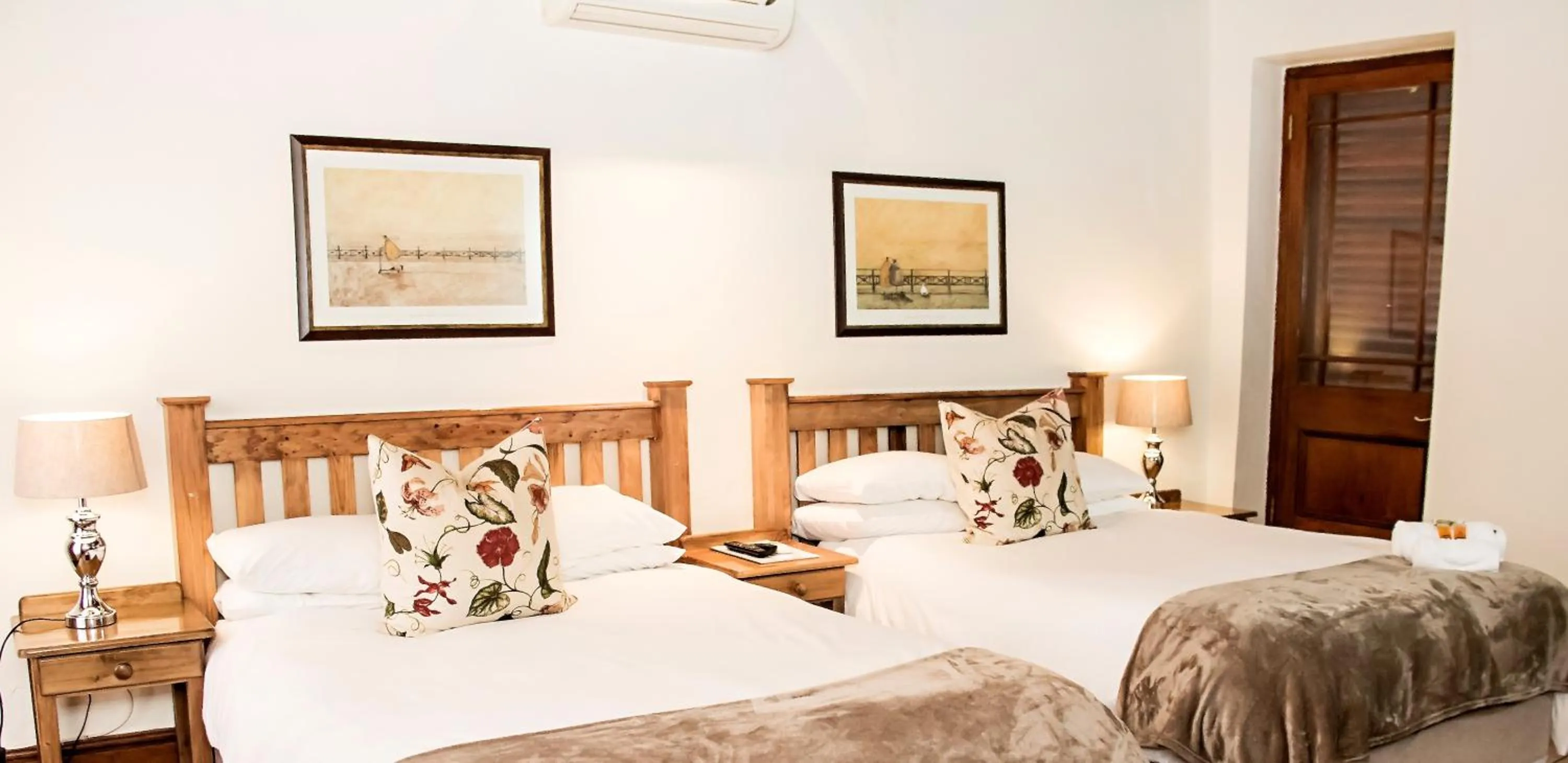 Photo of the whole room, Bed in Matoppo Inn