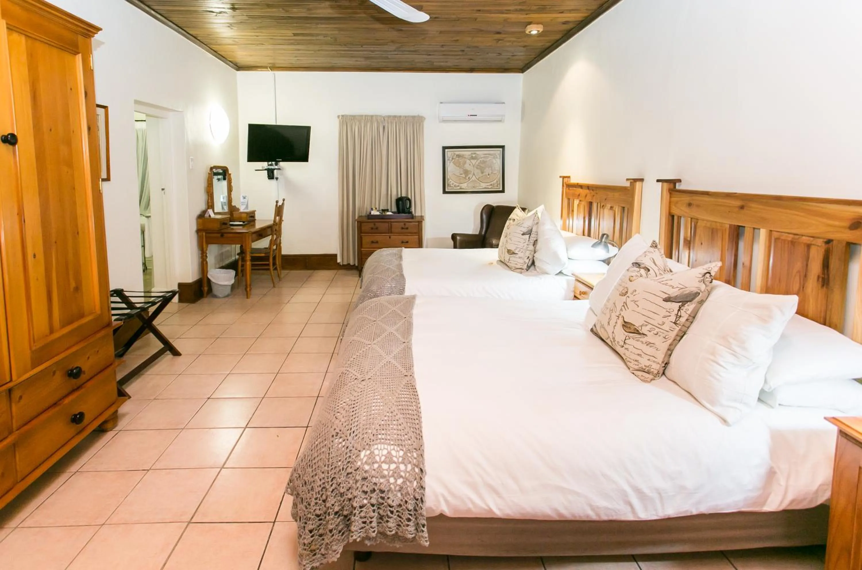 Bedroom, Bed in Matoppo Inn