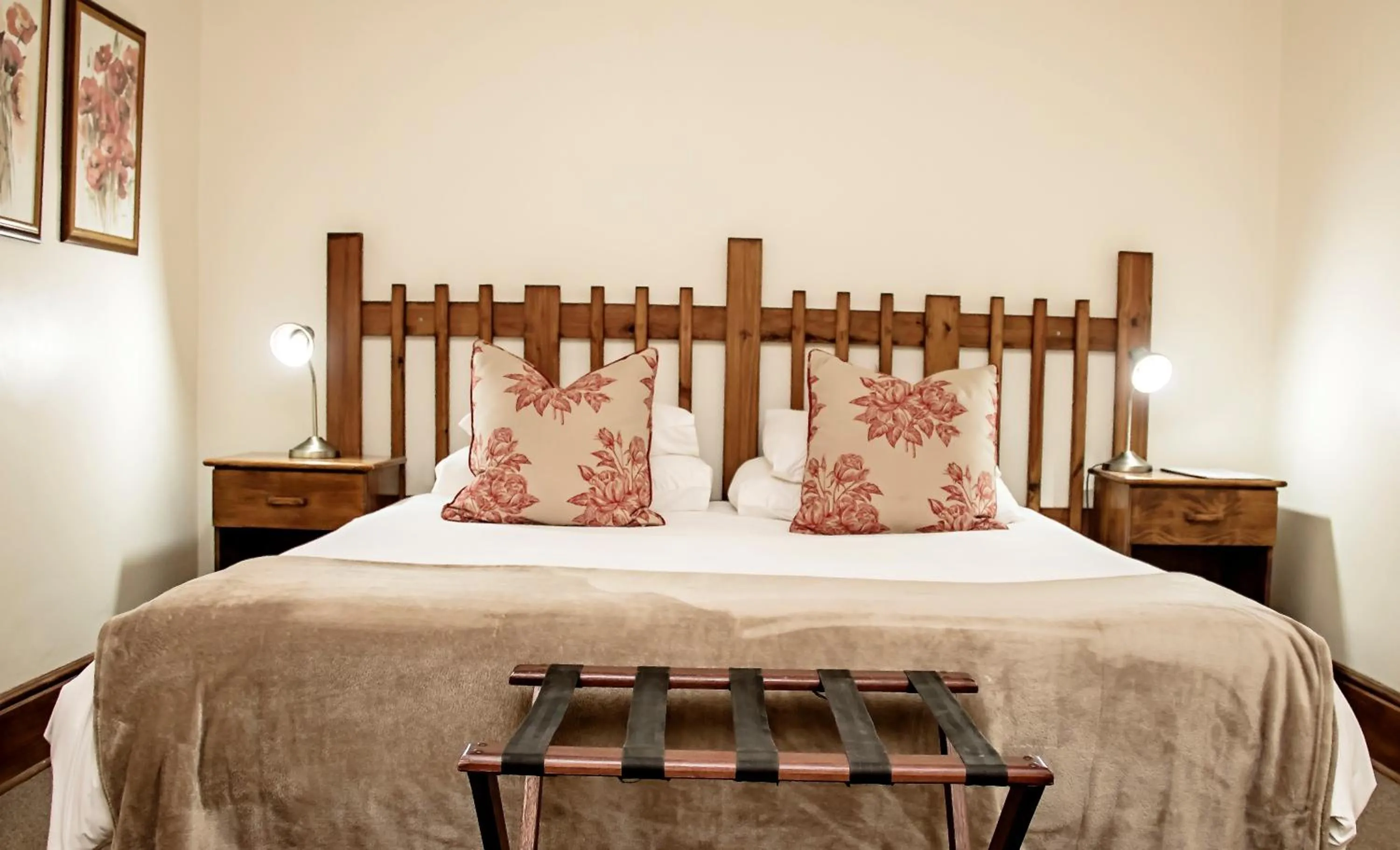 Bedroom, Bed in Matoppo Inn