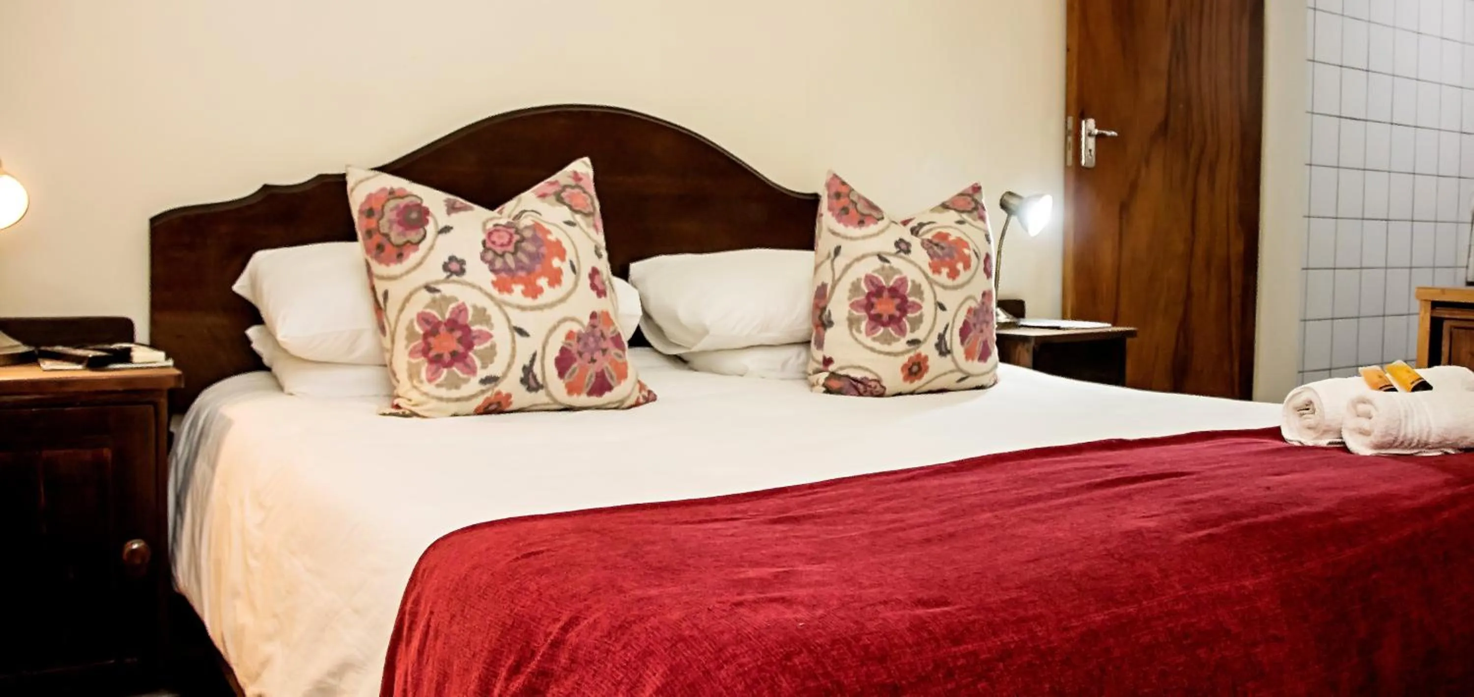 Bedroom, Bed in Matoppo Inn