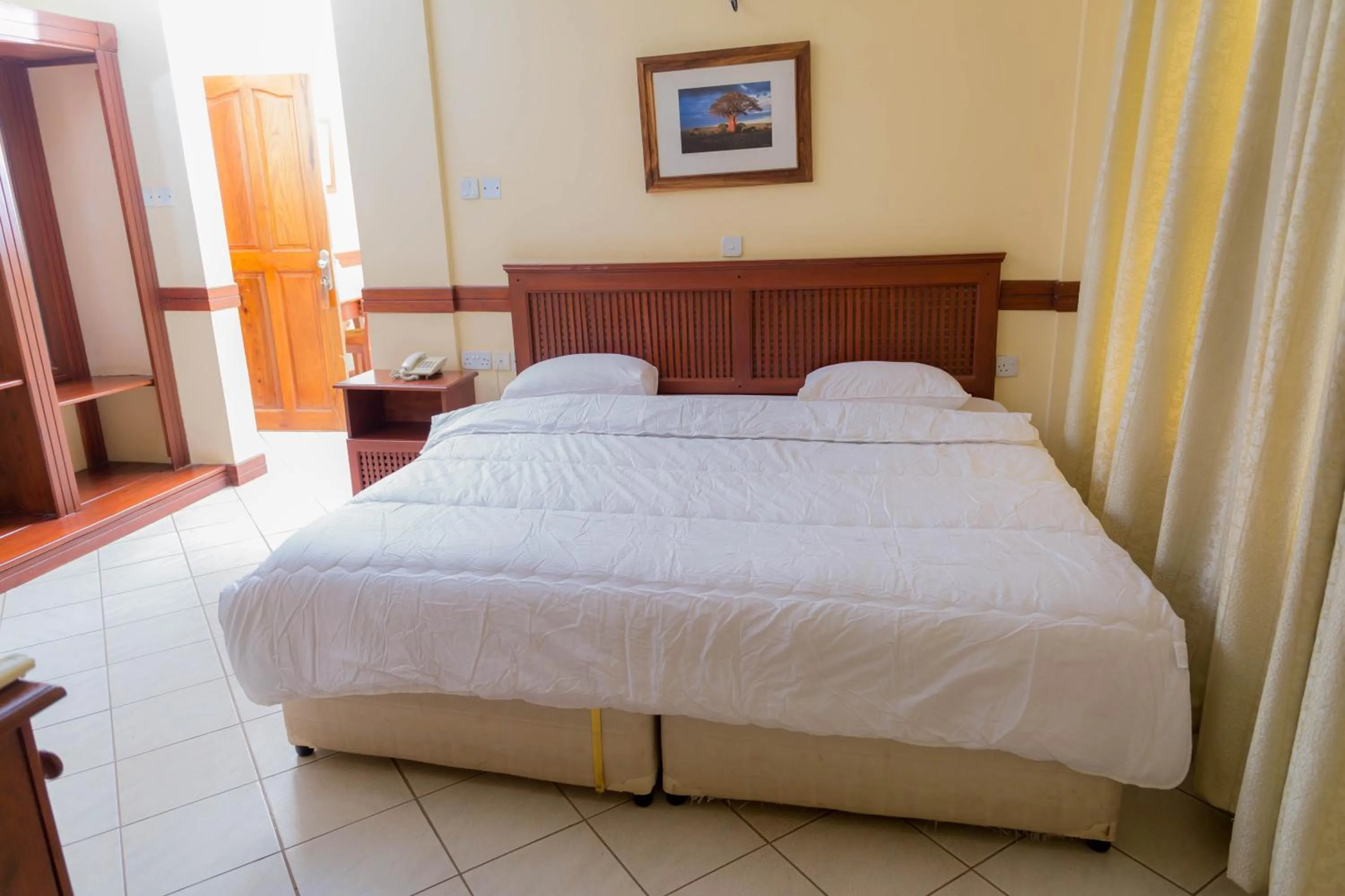 Bedroom, Bed in Moshi Leopard Hotel