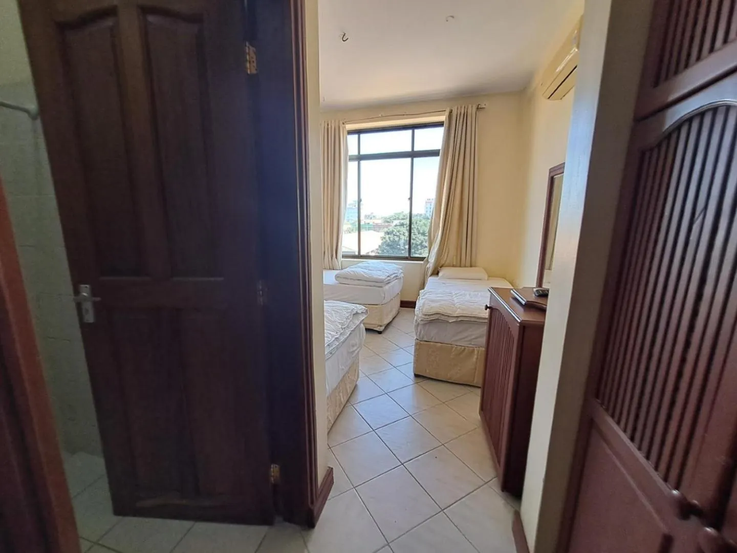 Photo of the whole room, Bed in Moshi Leopard Hotel