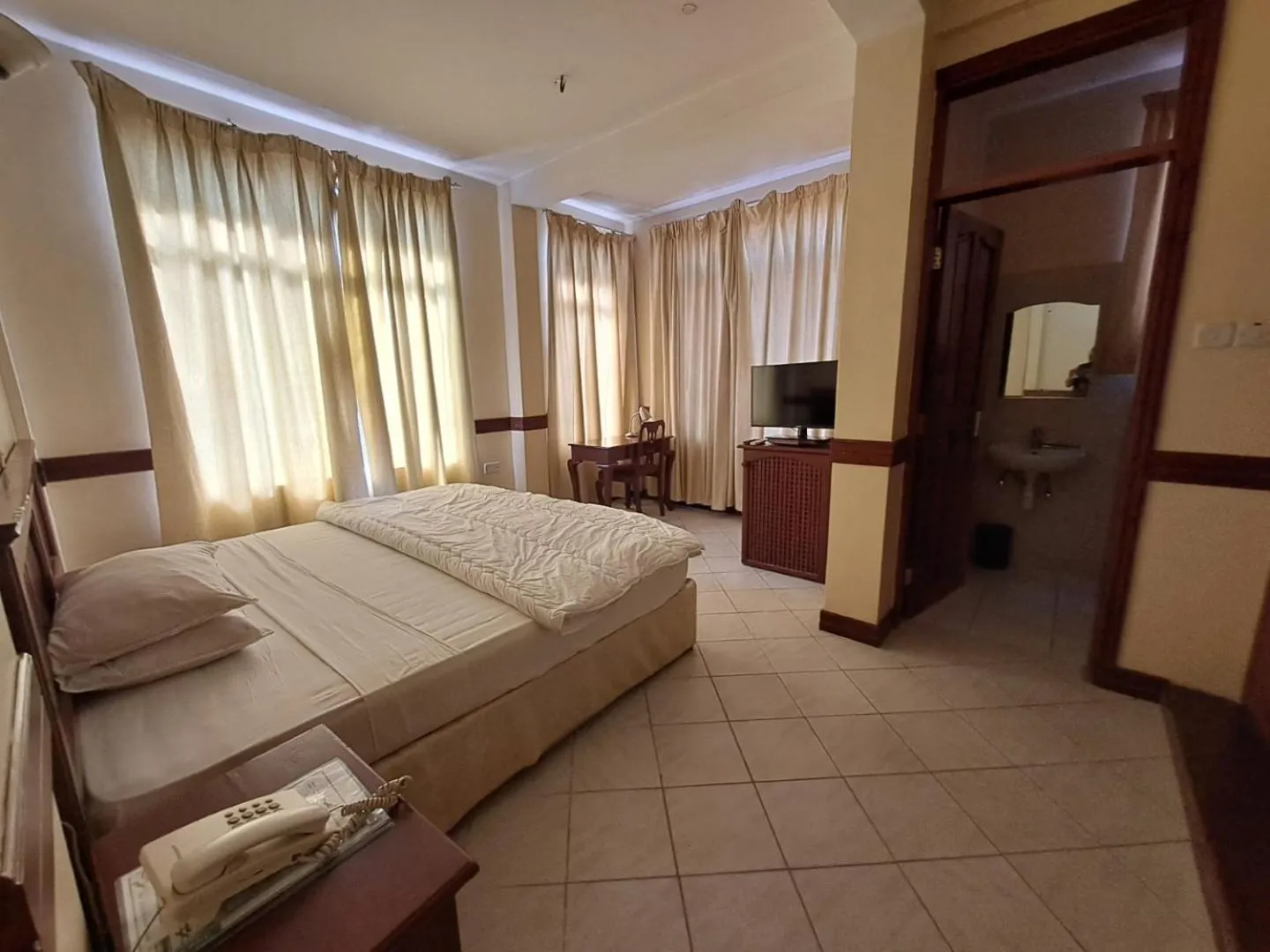 Bed in Moshi Leopard Hotel