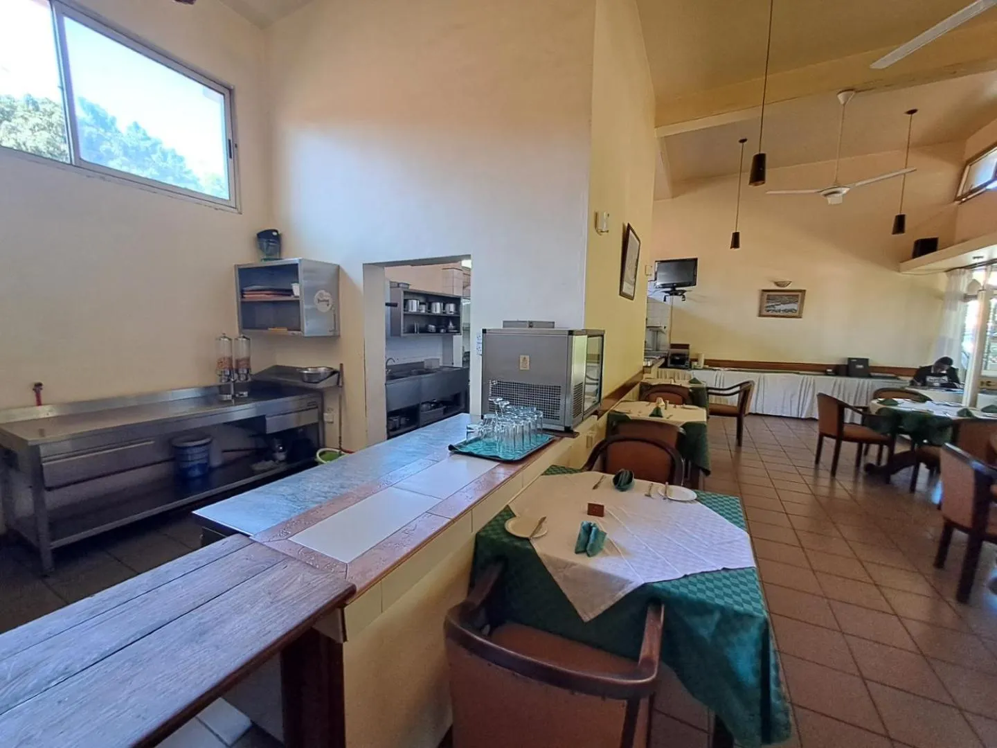 Restaurant/places to eat in Moshi Leopard Hotel