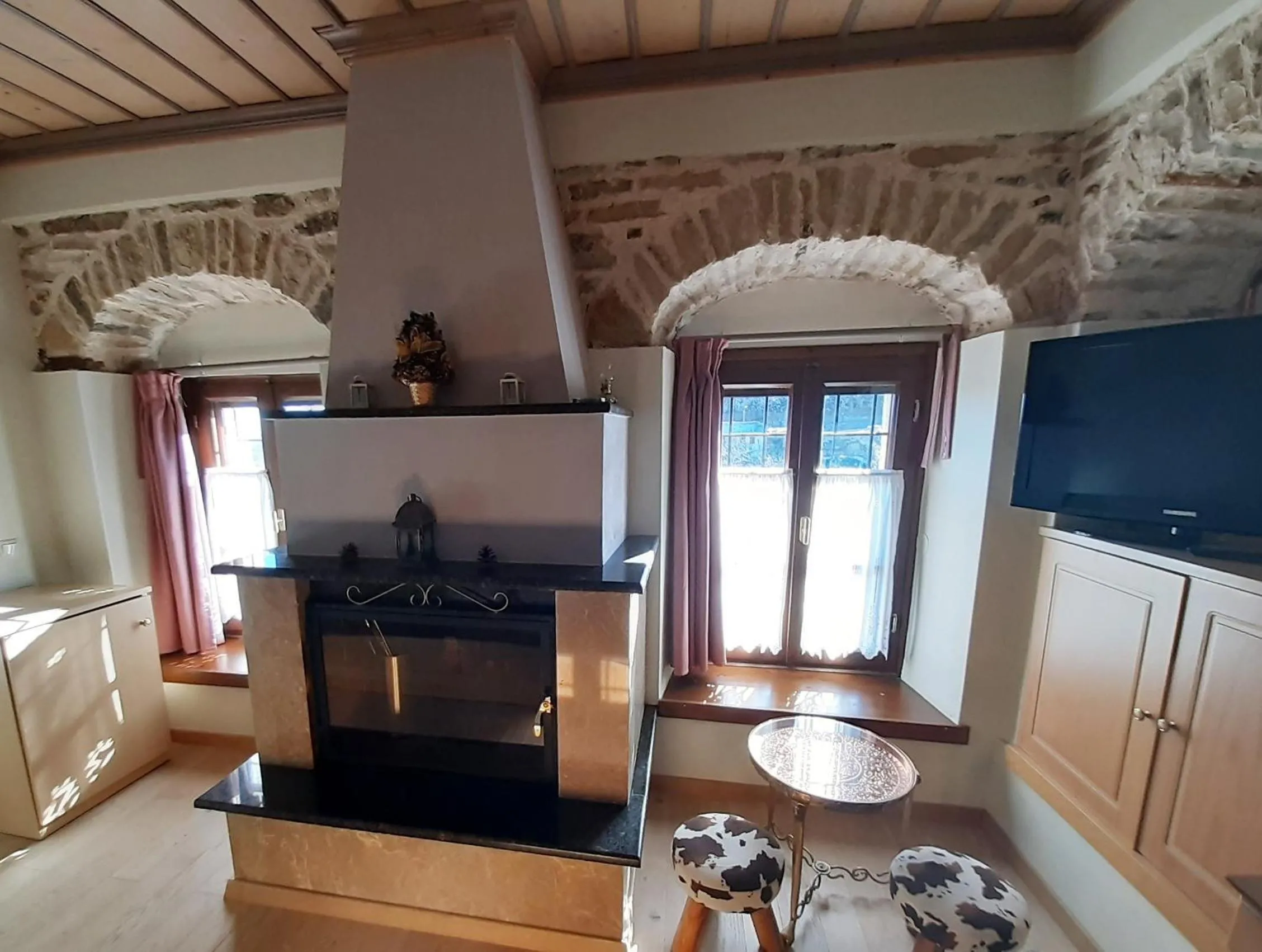 TV and multimedia in Archontiko Evridikis