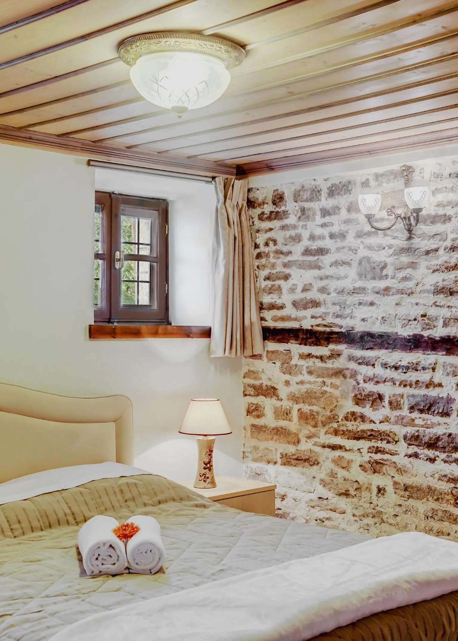 Bed in Archontiko Evridikis