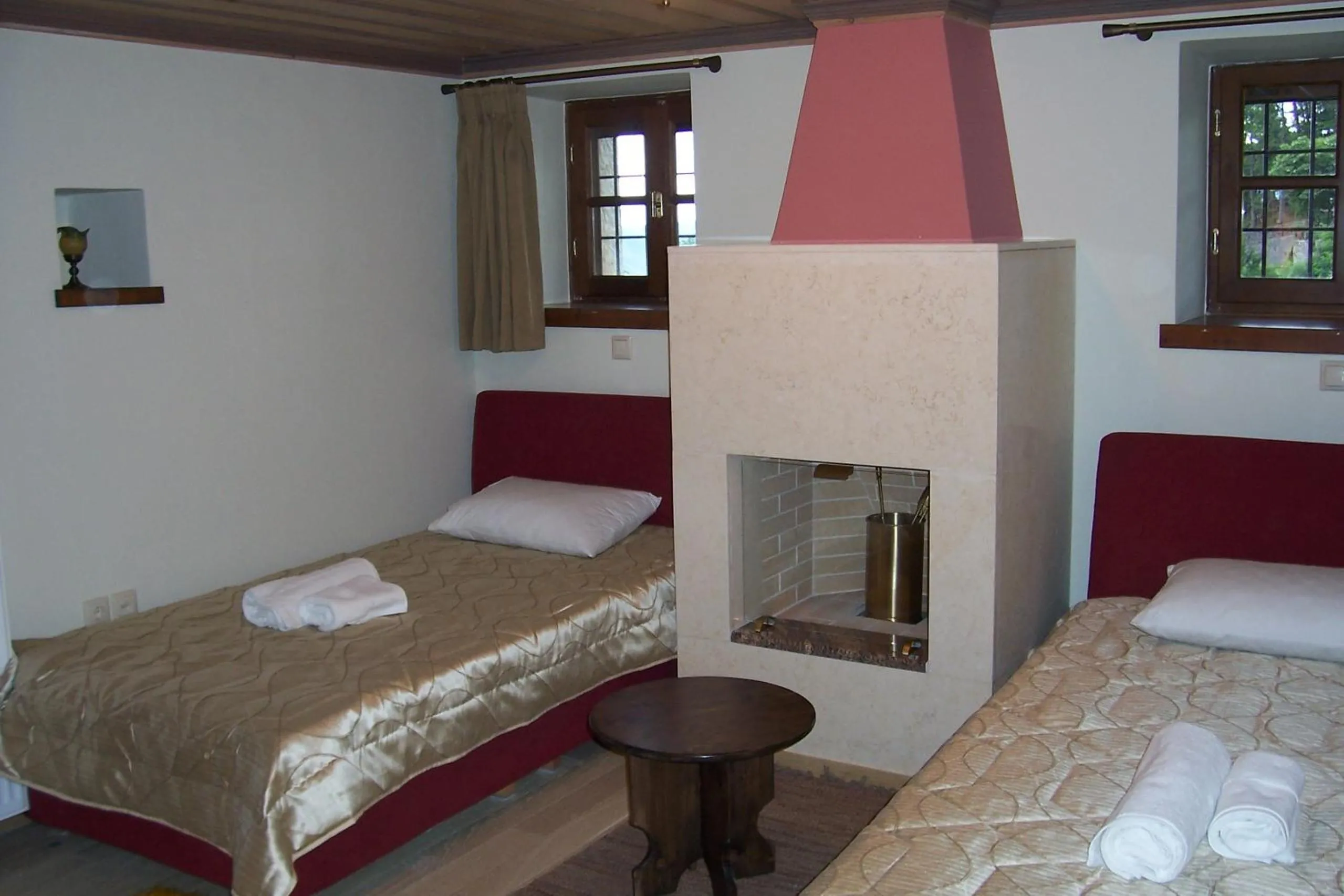 Photo of the whole room, Bed in Archontiko Evridikis