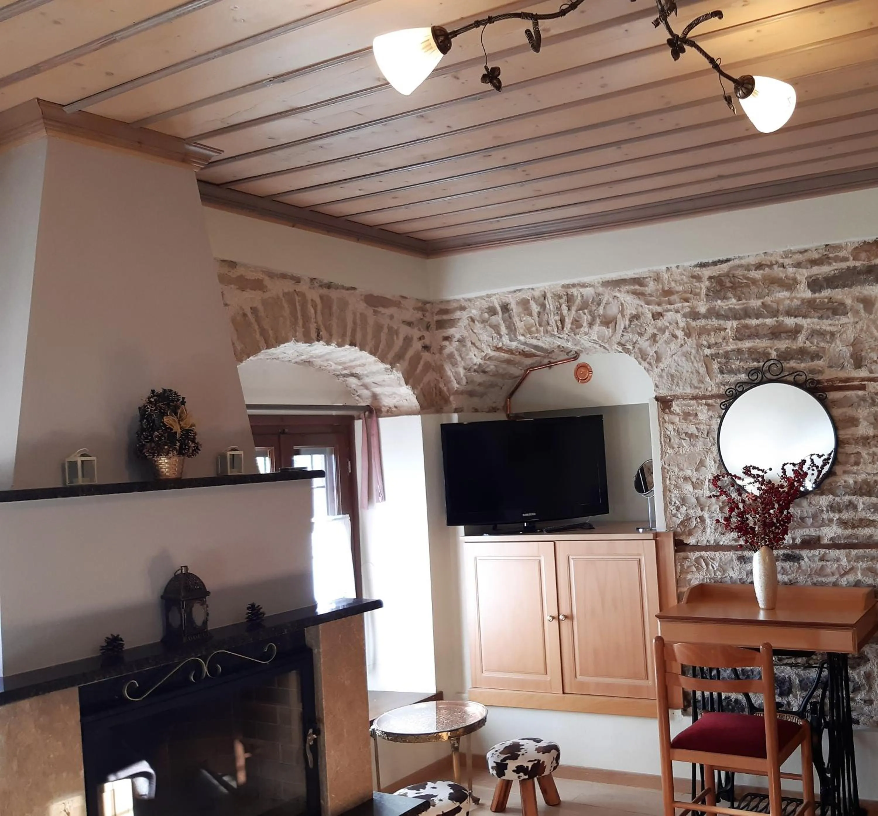 TV and multimedia in Archontiko Evridikis