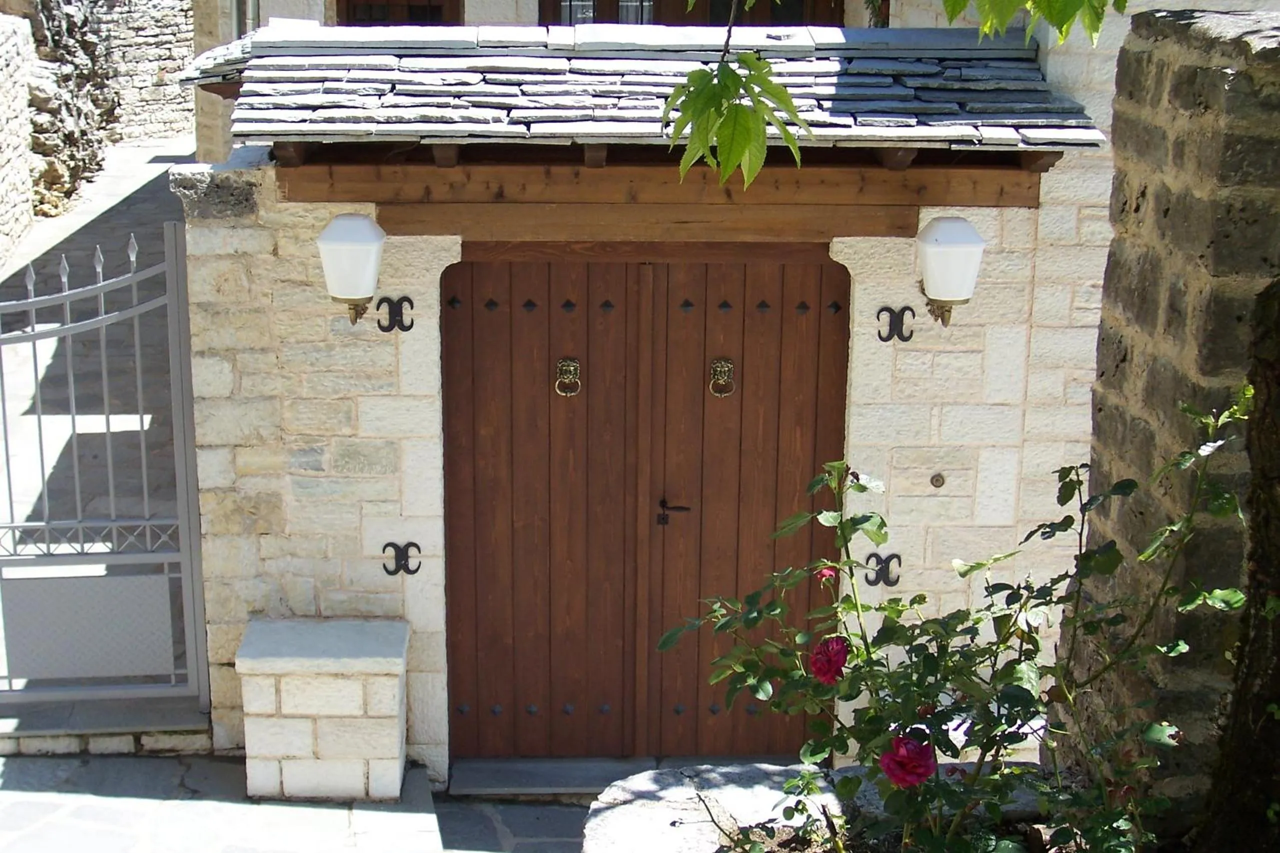 Facade/entrance in Archontiko Evridikis