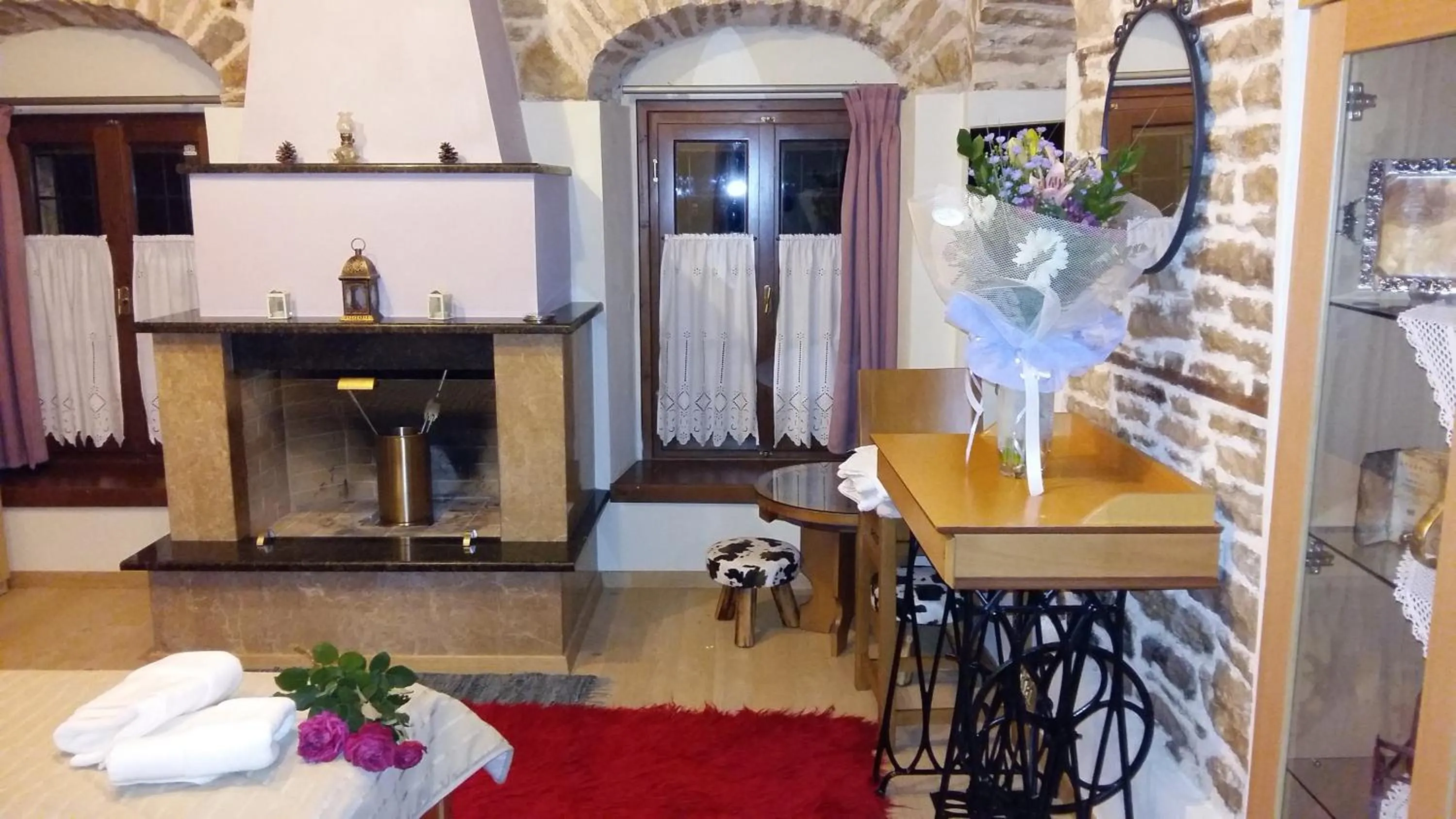 Photo of the whole room in Archontiko Evridikis