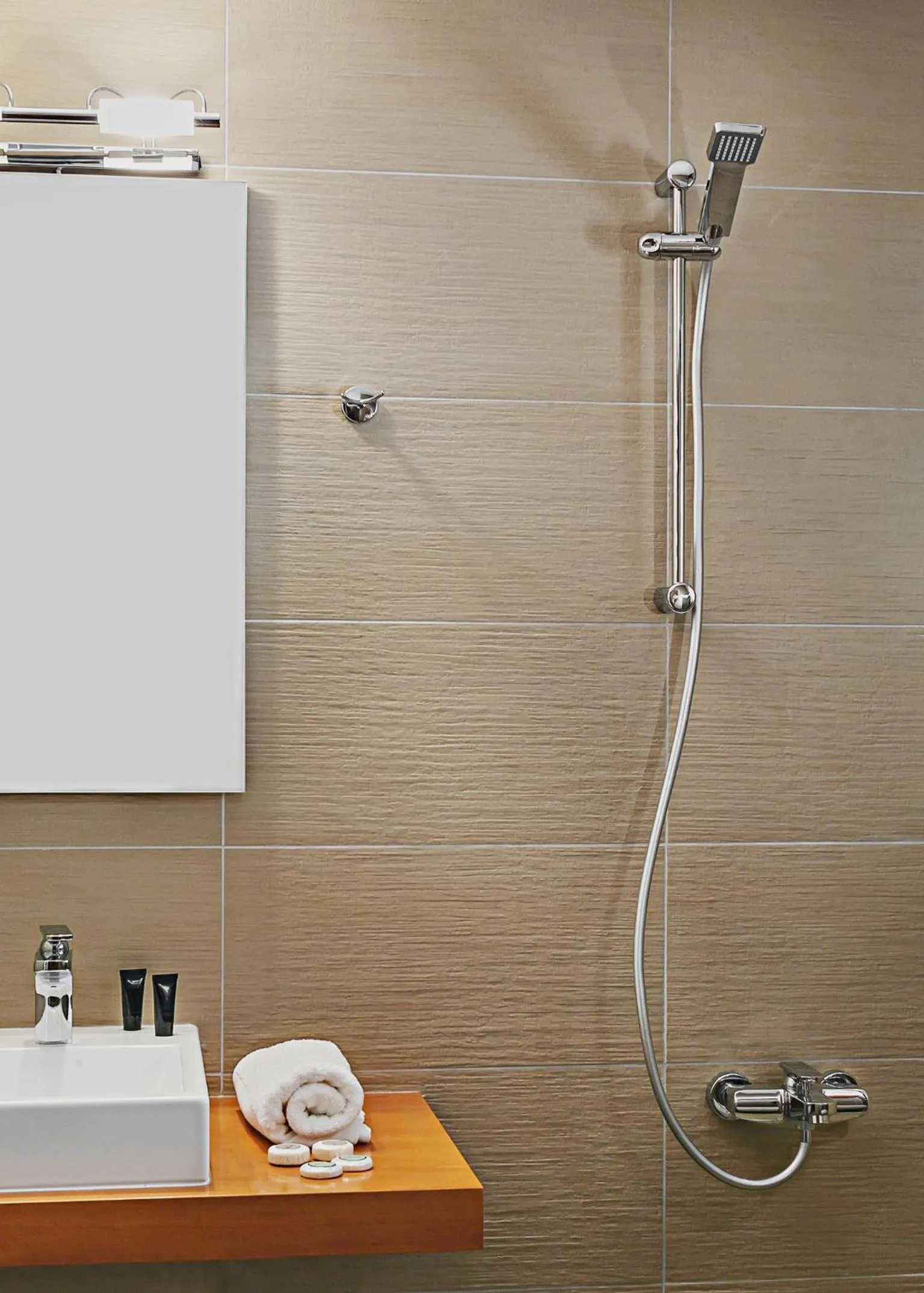 Shower in Archontiko Evridikis