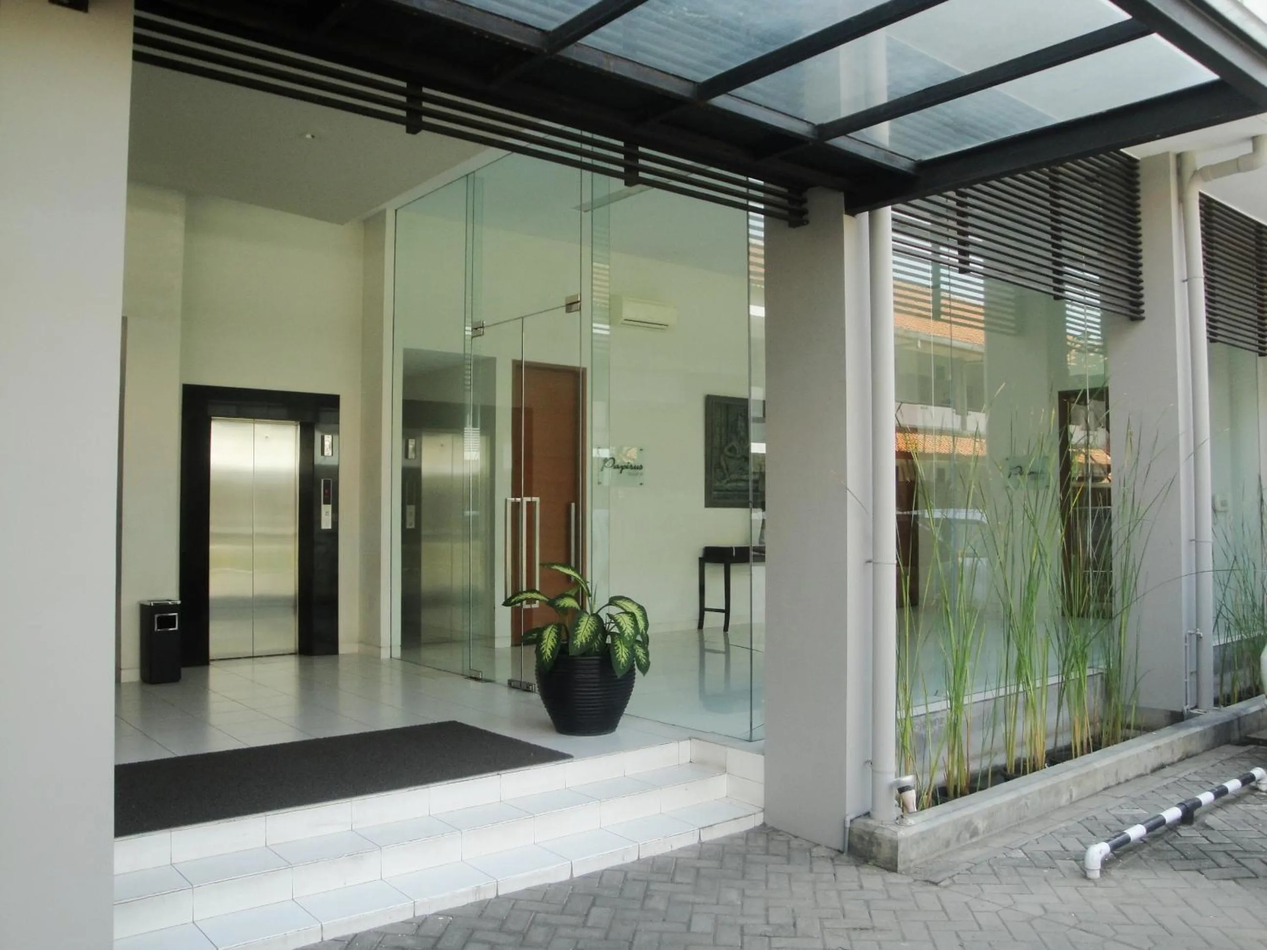 Facade/entrance in Hotel Quirin