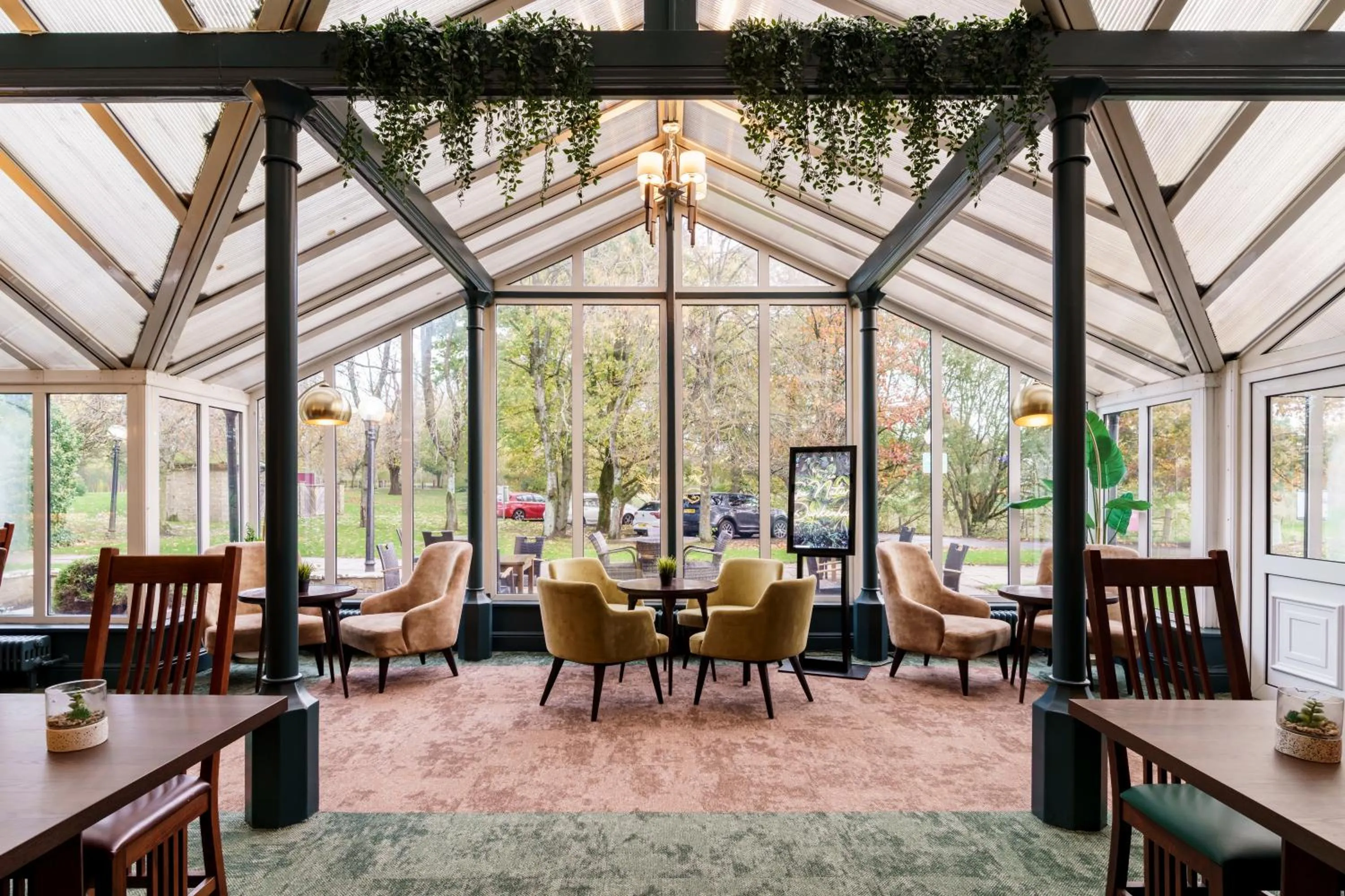 Lounge or bar in Mercure Blackburn Dunkenhalgh Hotel & Spa