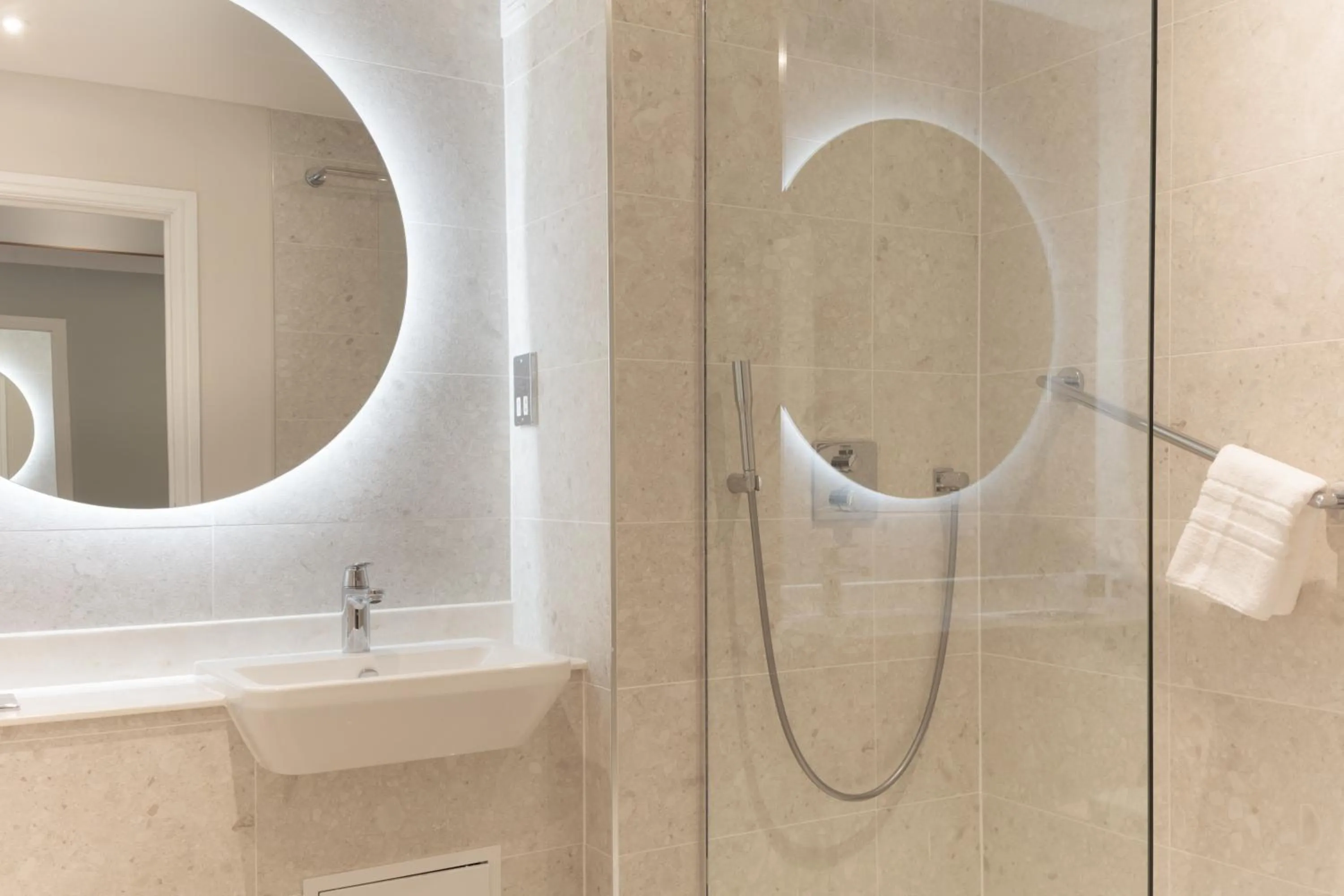 Shower in Mercure Blackburn Dunkenhalgh Hotel & Spa