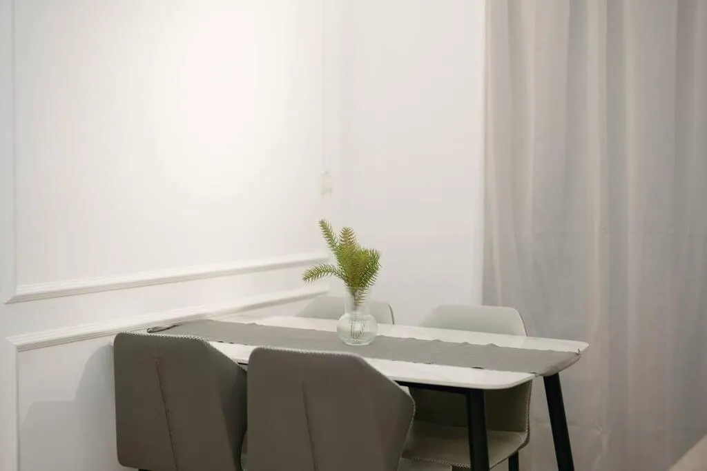 Dining area in Cozy Skyline Retreat at Trion KL, Level 63