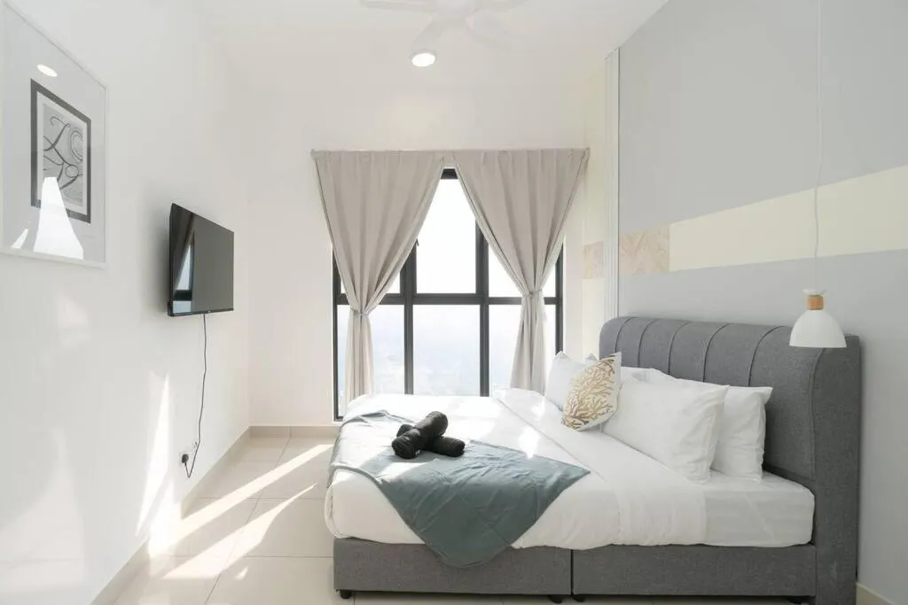 Bed in Cozy Skyline Retreat at Trion KL, Level 63