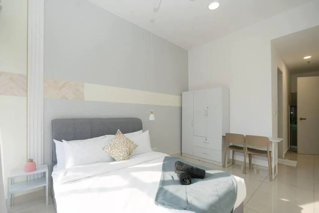 Photo of the whole room, Bed in Cozy Skyline Retreat at Trion KL, Level 63