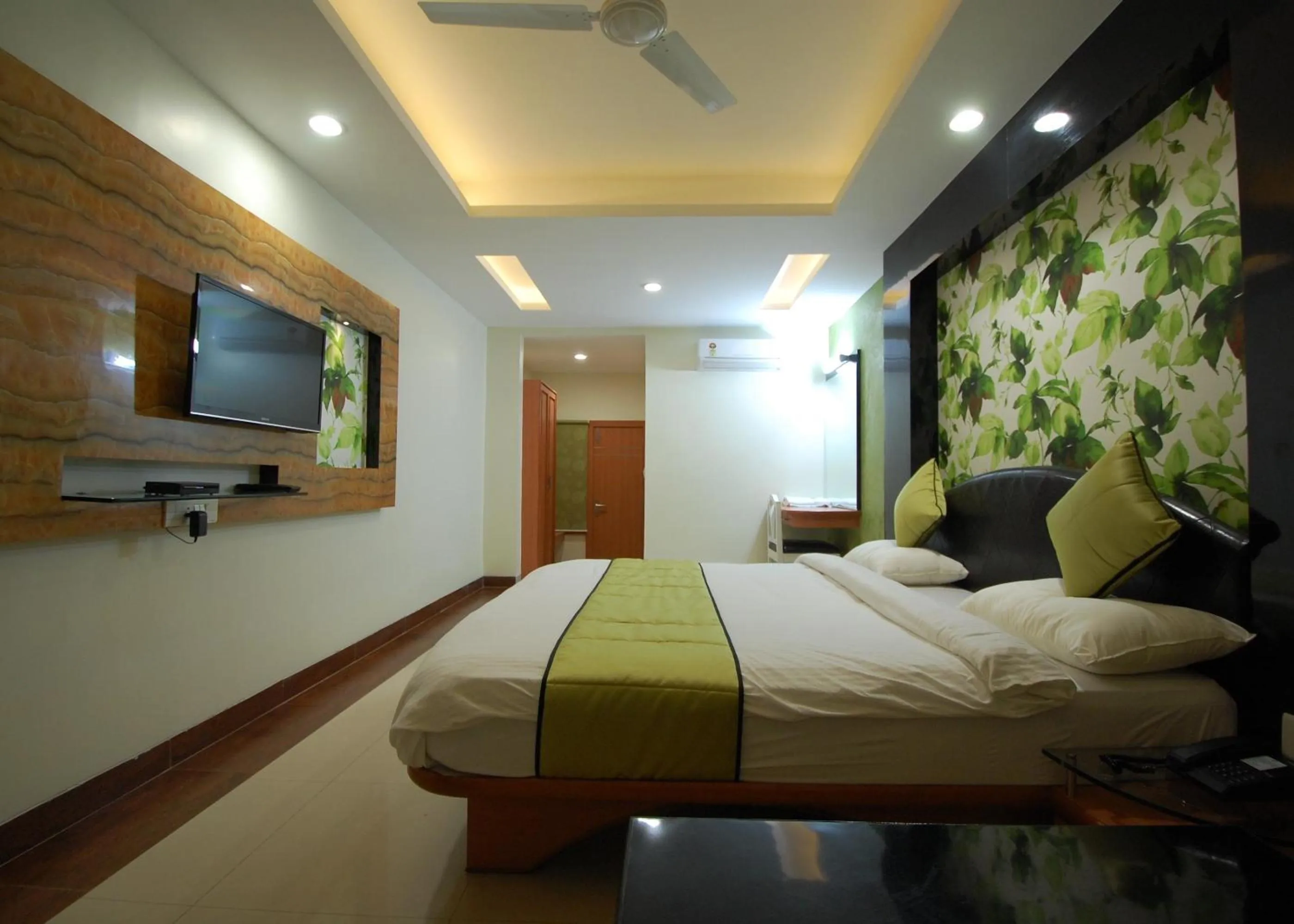 Photo of the whole room, Bed in Hotel Ambassador