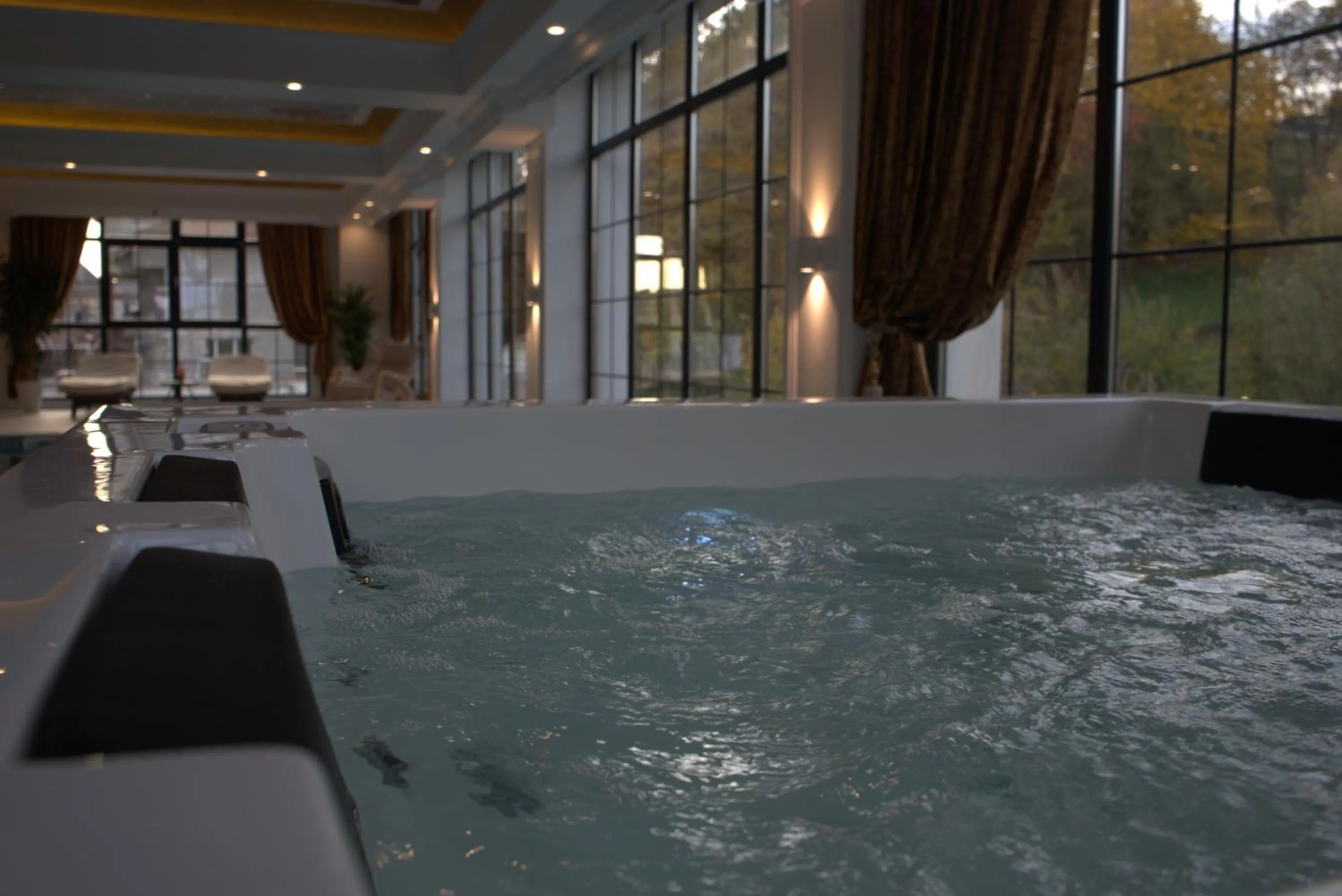 Hot Tub in Hotel NOBLESSE Boutique&Spa