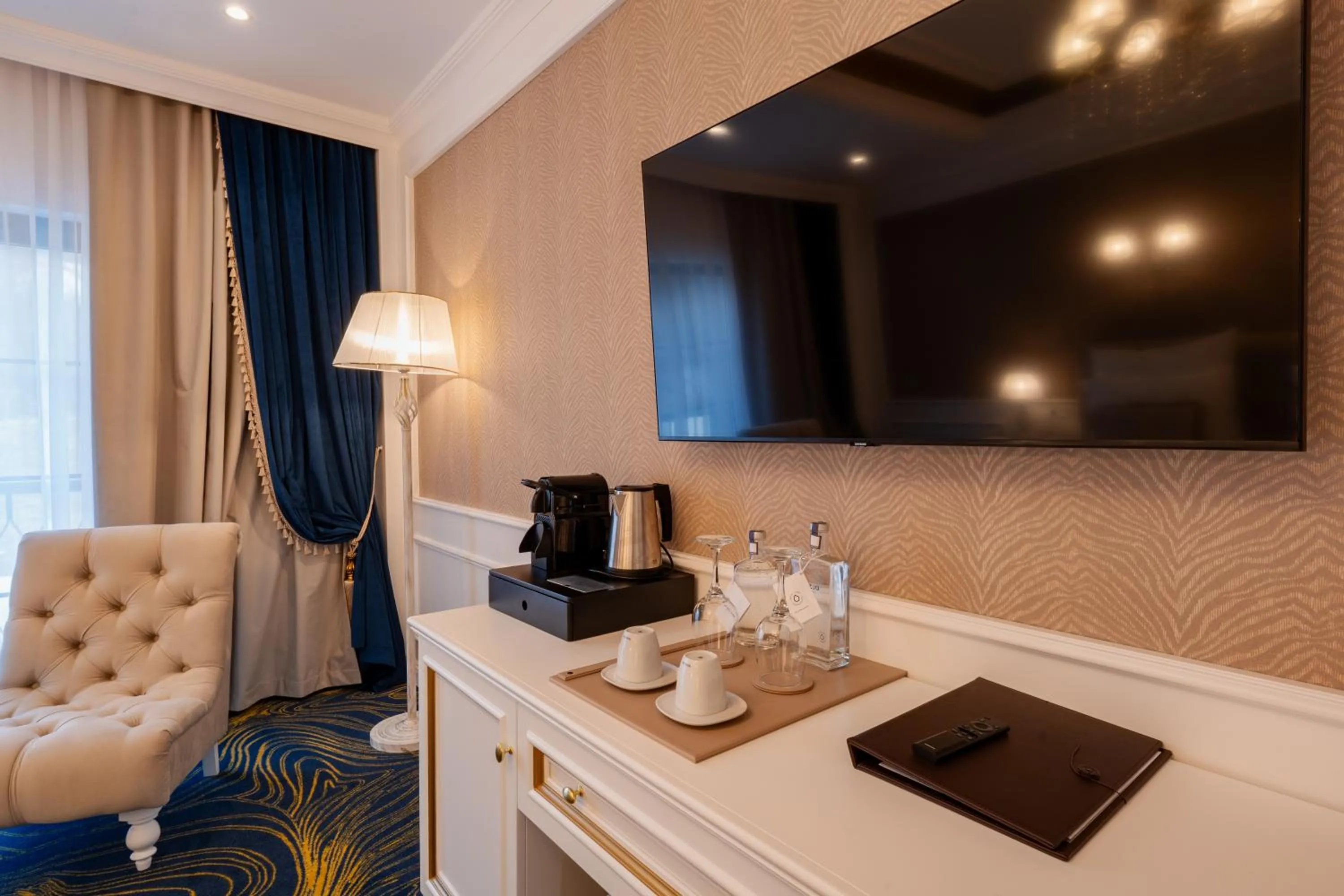 Coffee/tea facilities in Hotel NOBLESSE Boutique&Spa