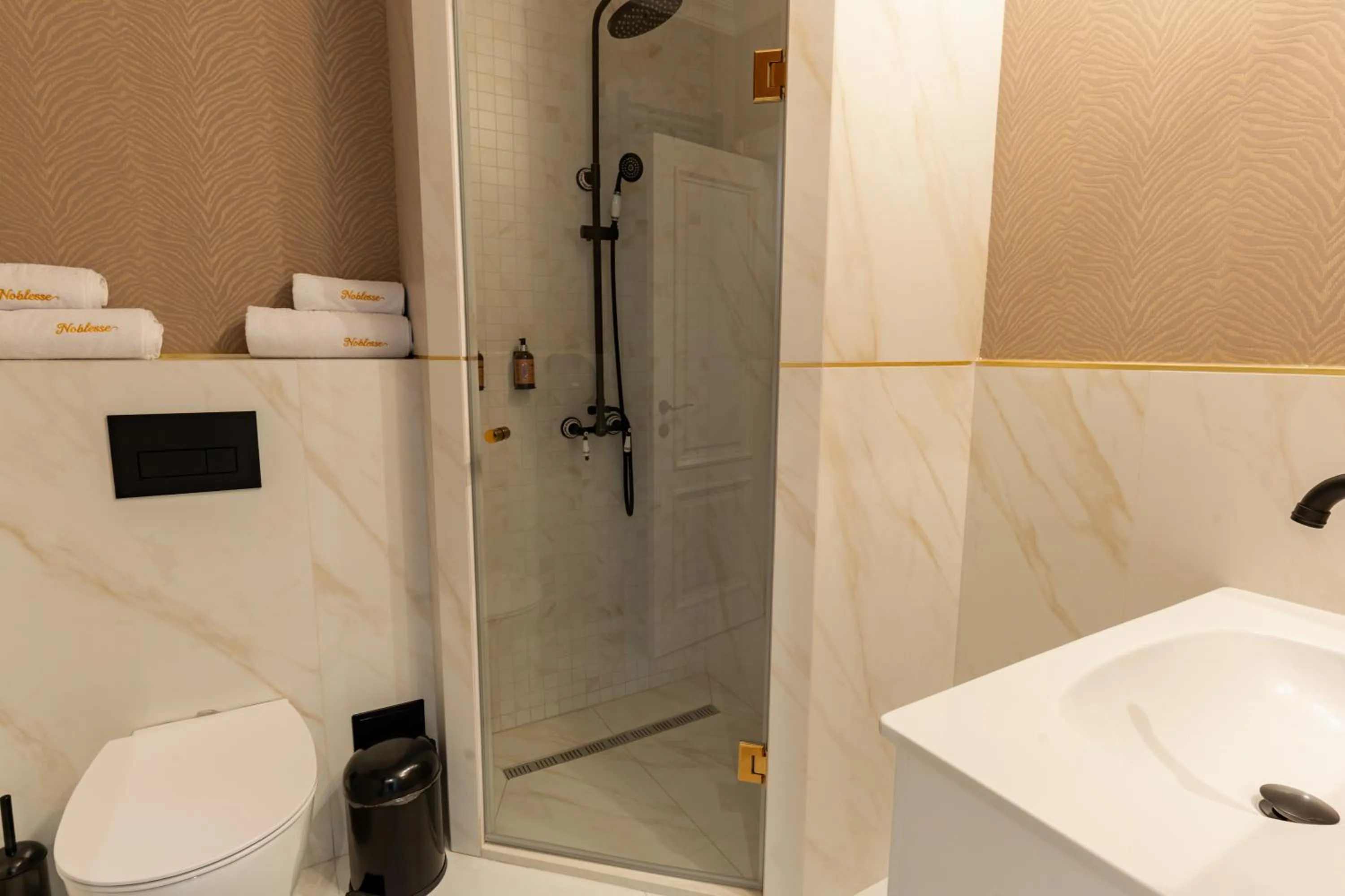 Shower in Hotel NOBLESSE Boutique&Spa