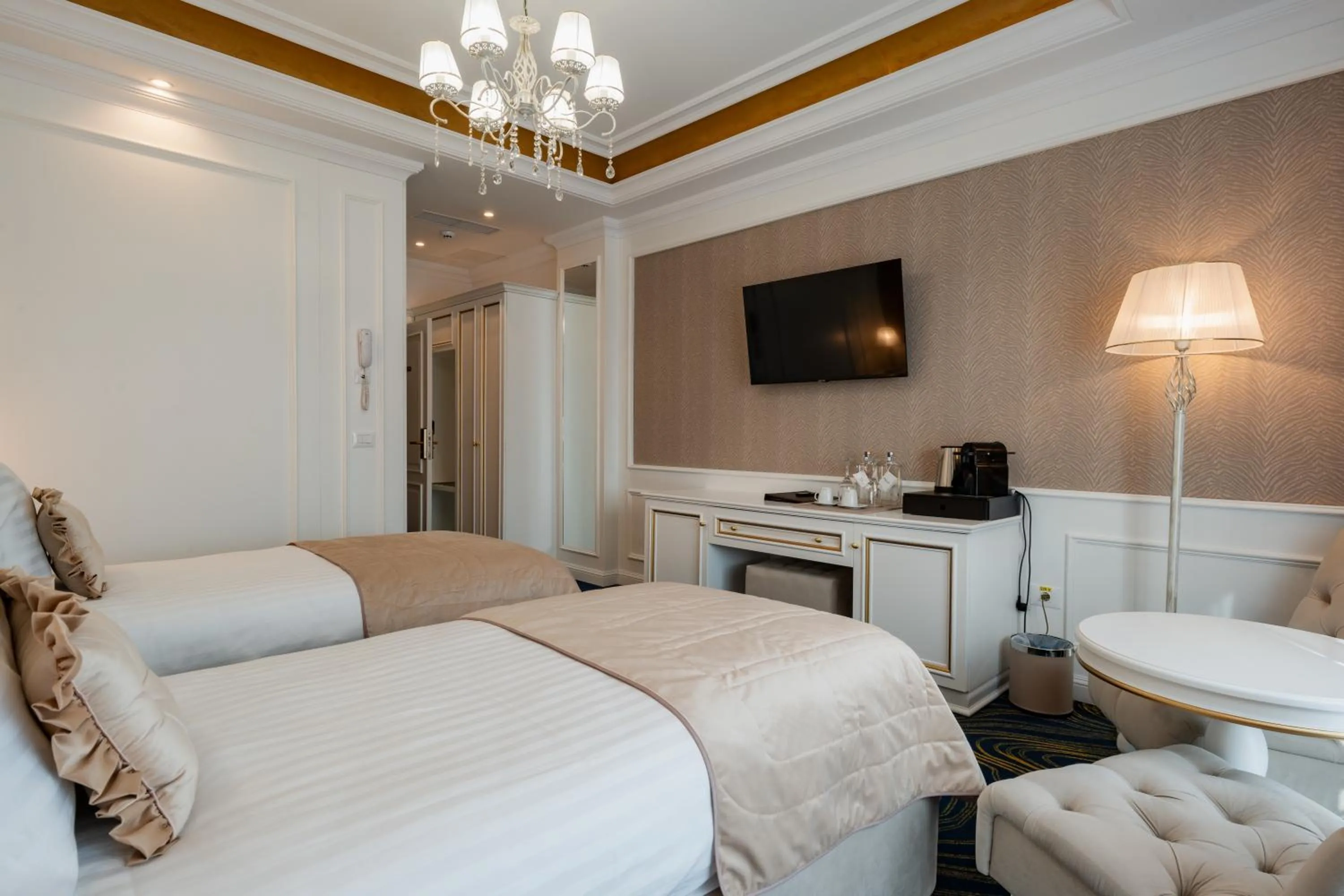 Bedroom, Bed in Hotel NOBLESSE Boutique&Spa