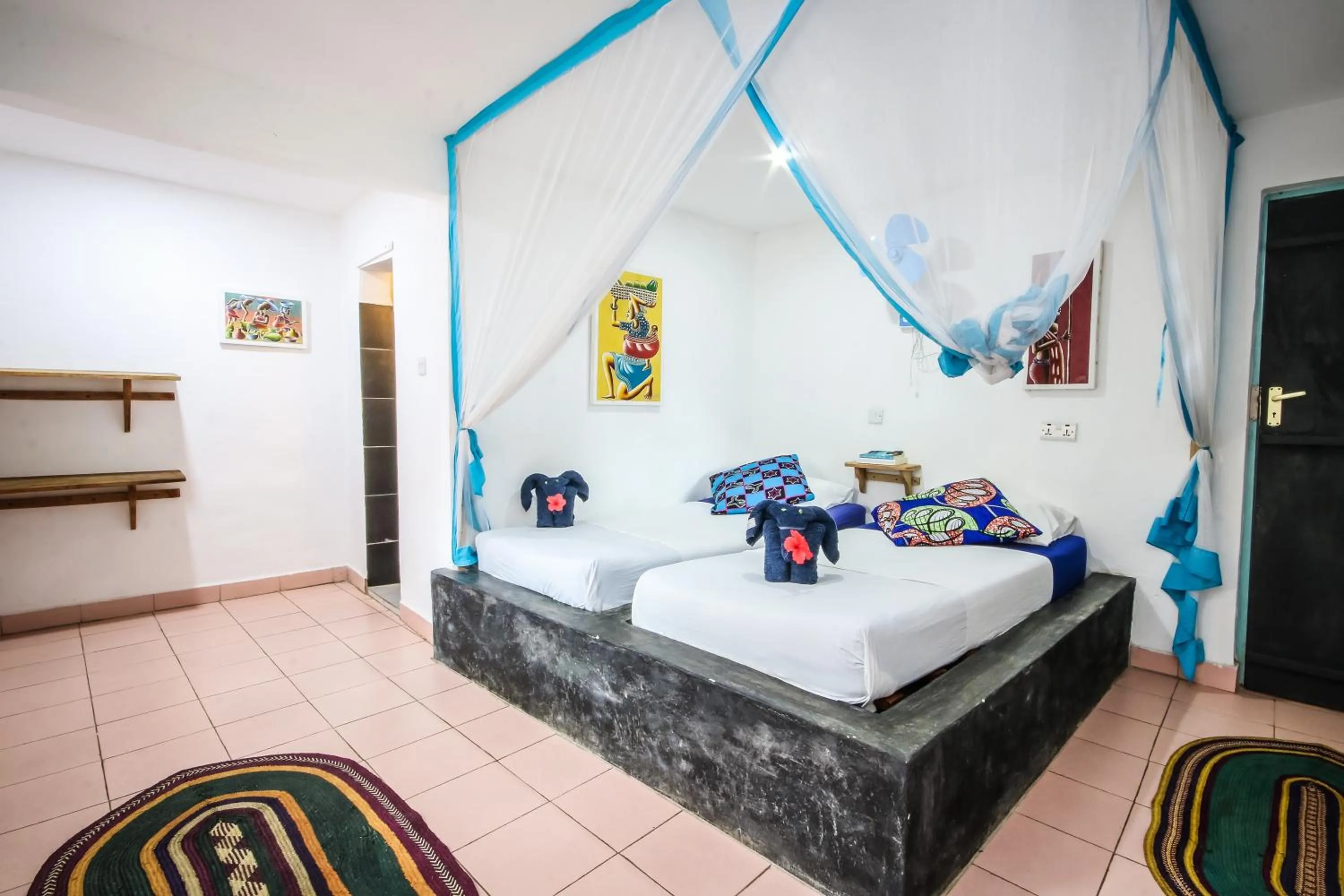 Photo of the whole room, Bed in Blue Reef Sport & Fishing Lodge and Bungalows