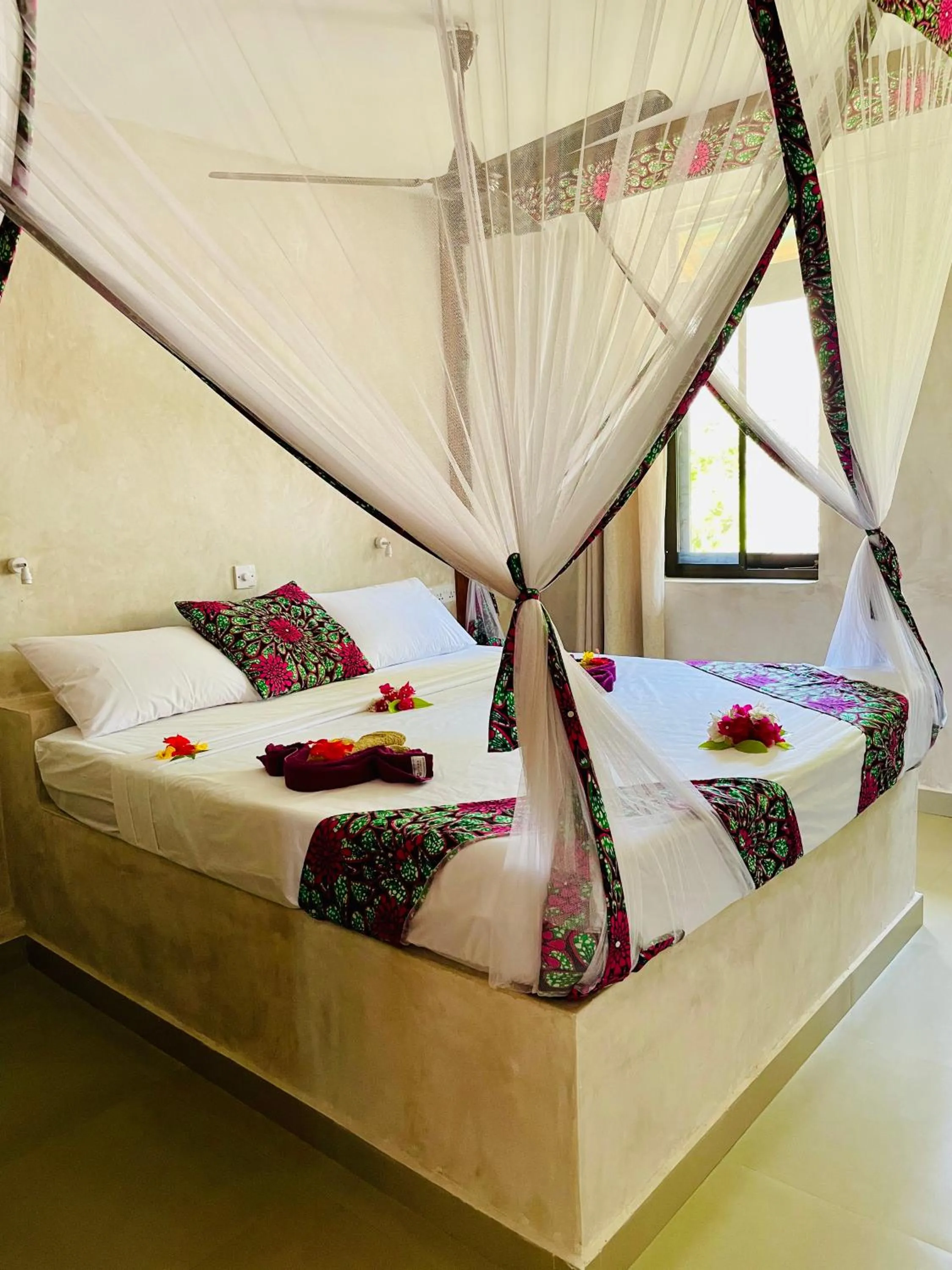 Bedroom, Bed in Blue Reef Sport & Fishing Lodge and Bungalows