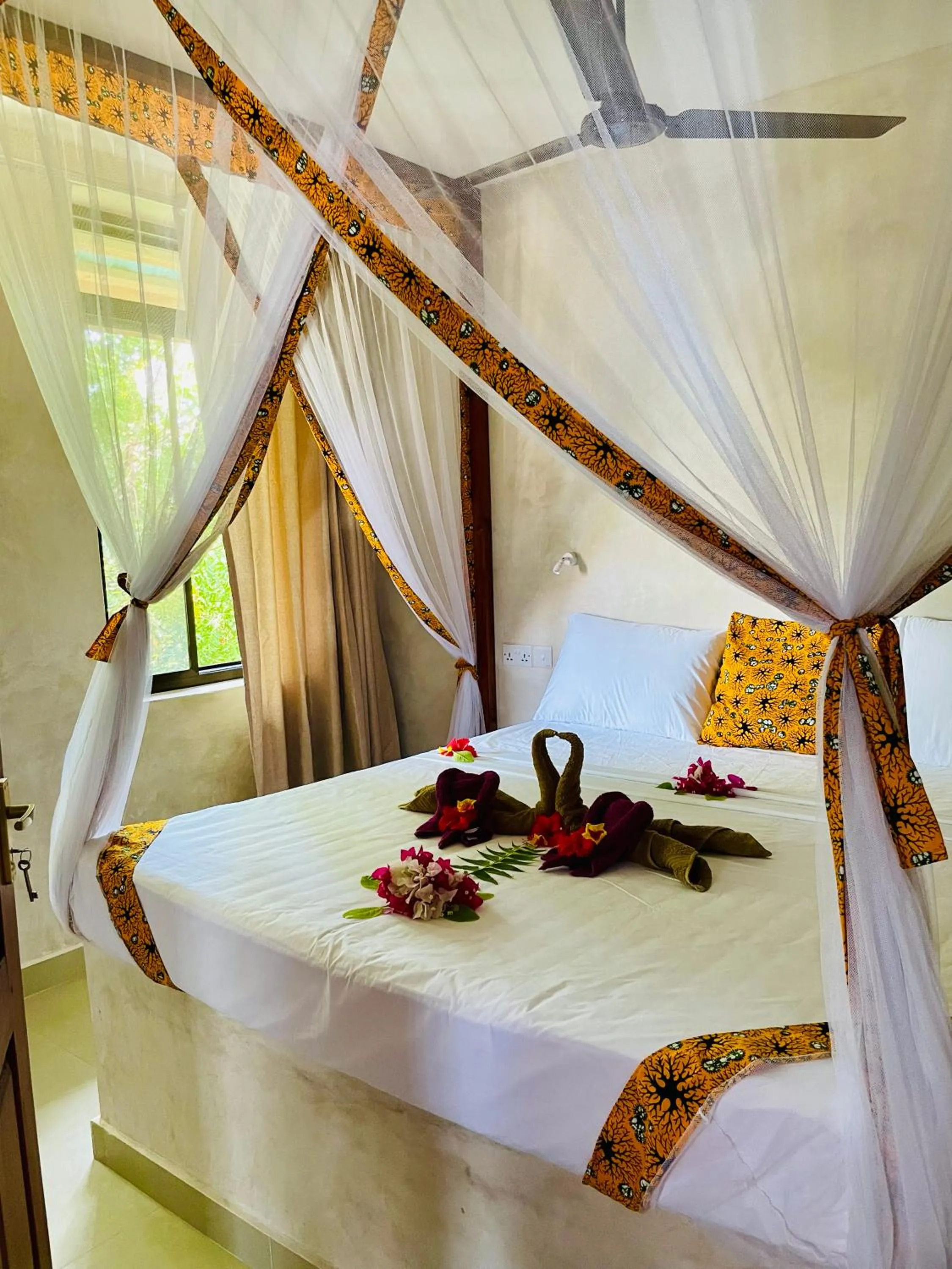 Bedroom, Bed in Blue Reef Sport & Fishing Lodge and Bungalows