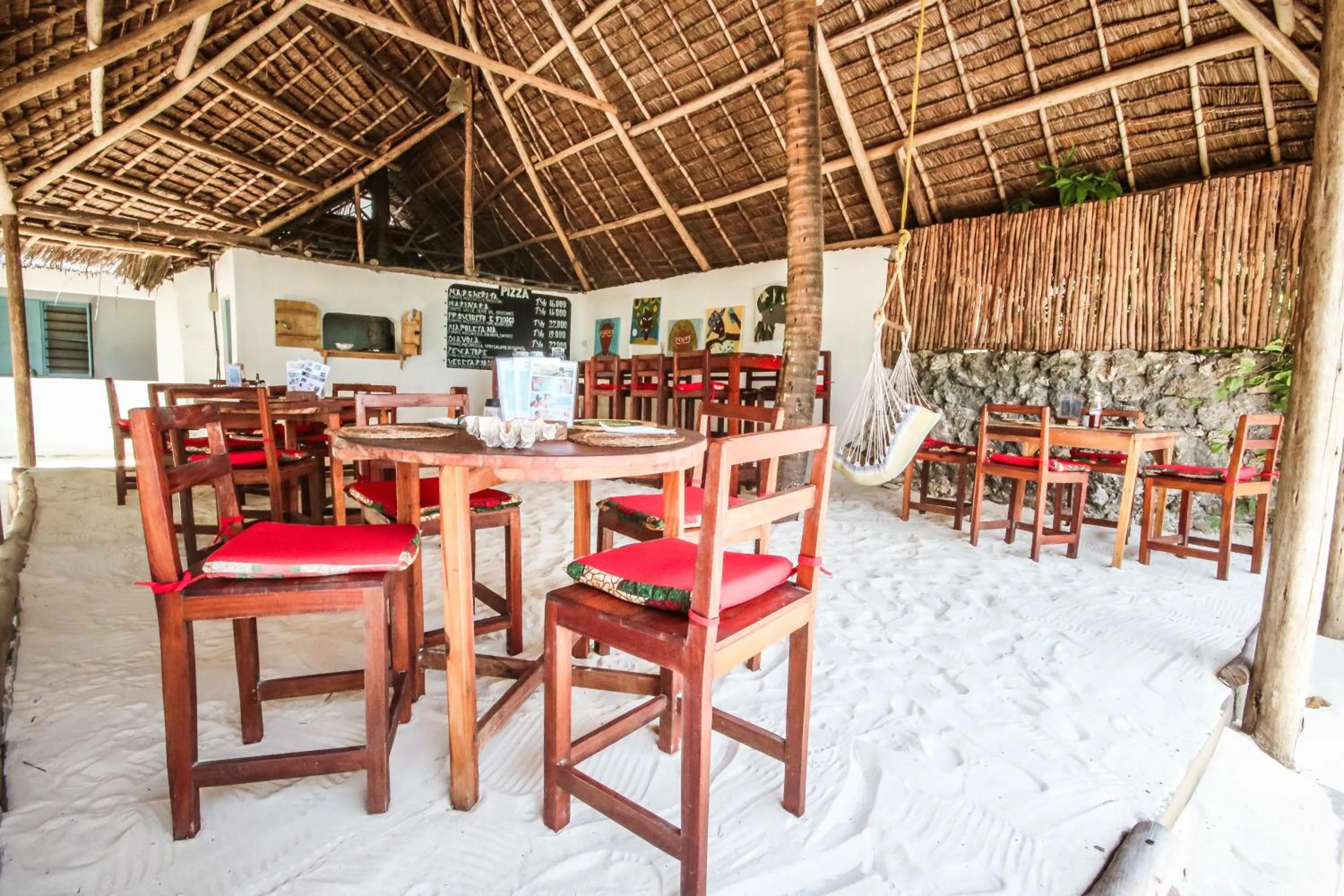 Dining area in Blue Reef Sport & Fishing Lodge and Bungalows