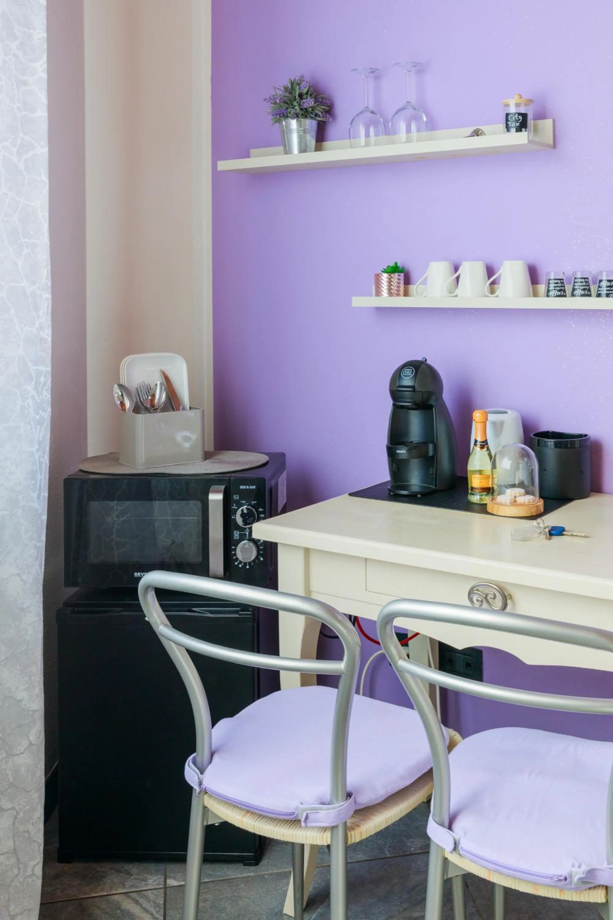 Seating area in CQ Rooms Verona