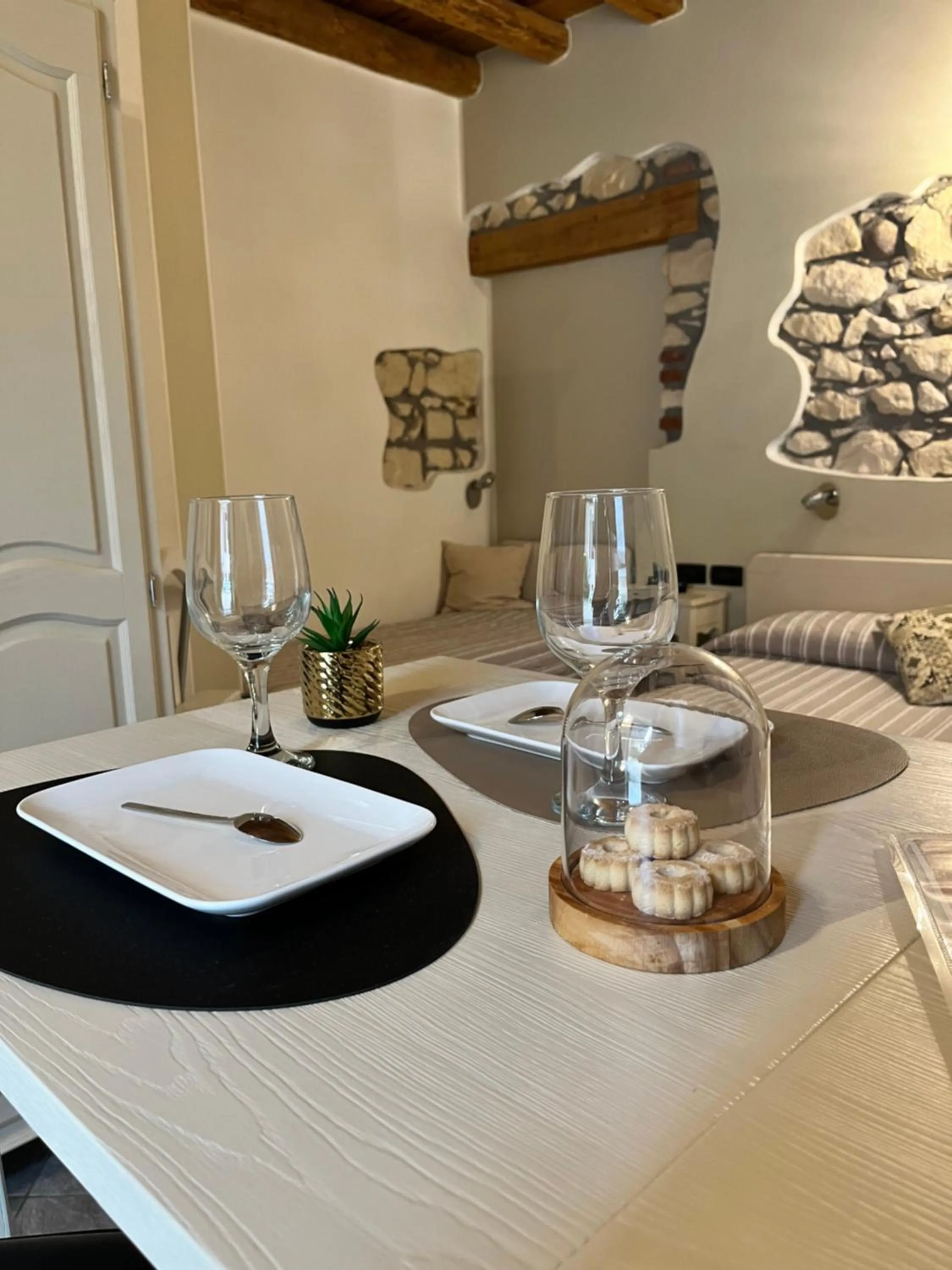 Bedroom in CQ Rooms Verona