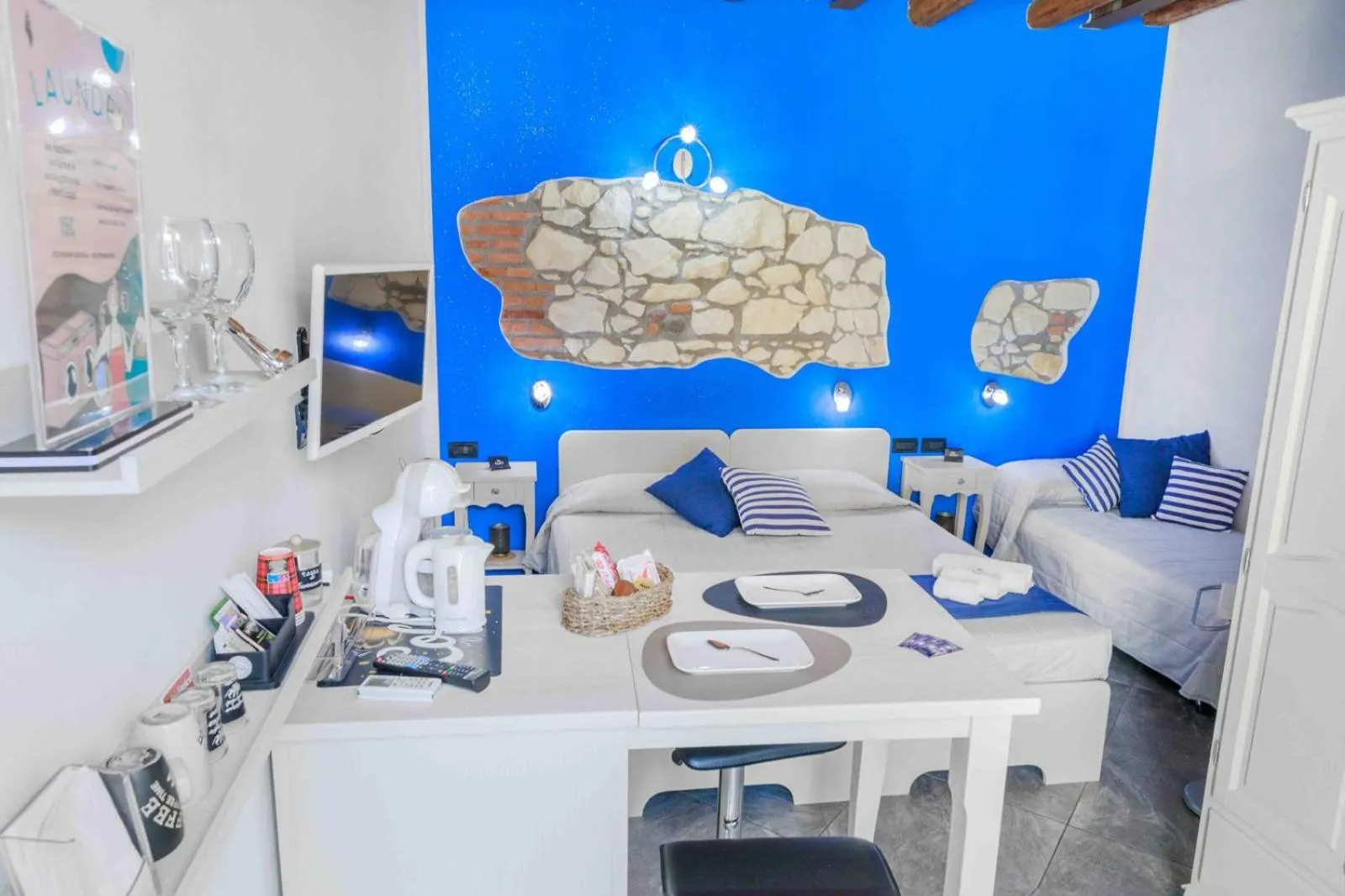 Coffee/tea facilities in CQ Rooms Verona