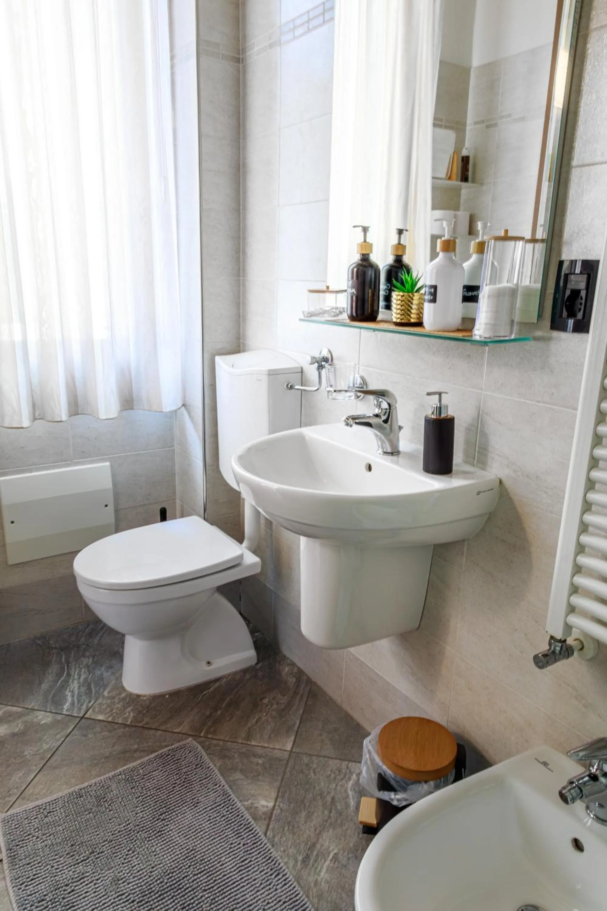 Bathroom in CQ Rooms Verona