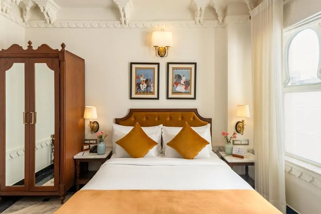 Bed in Chunda Haveli