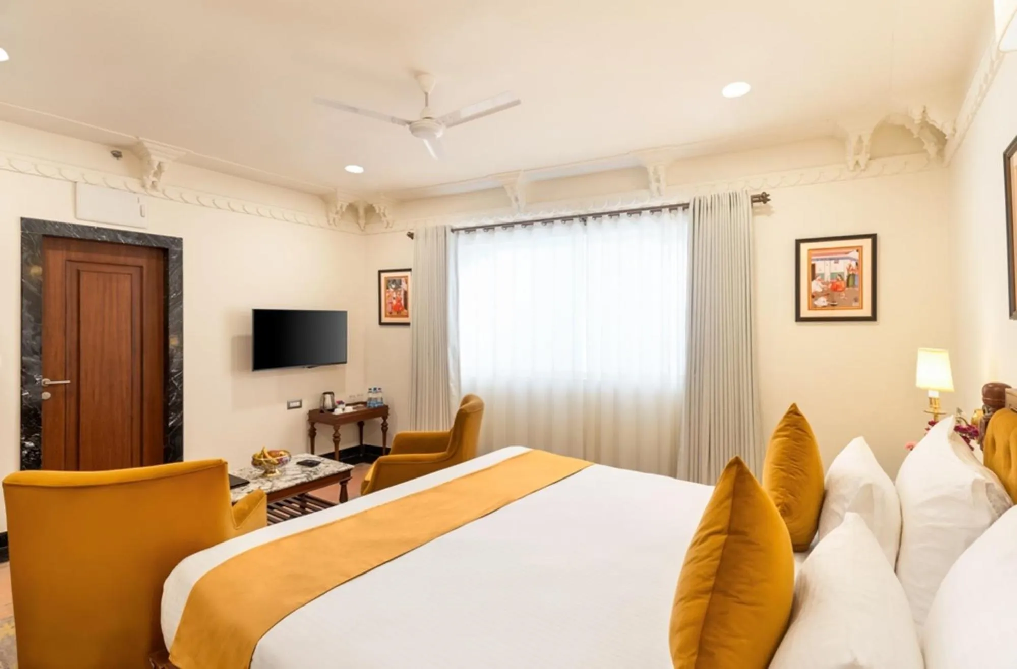 Bed in Chunda Haveli