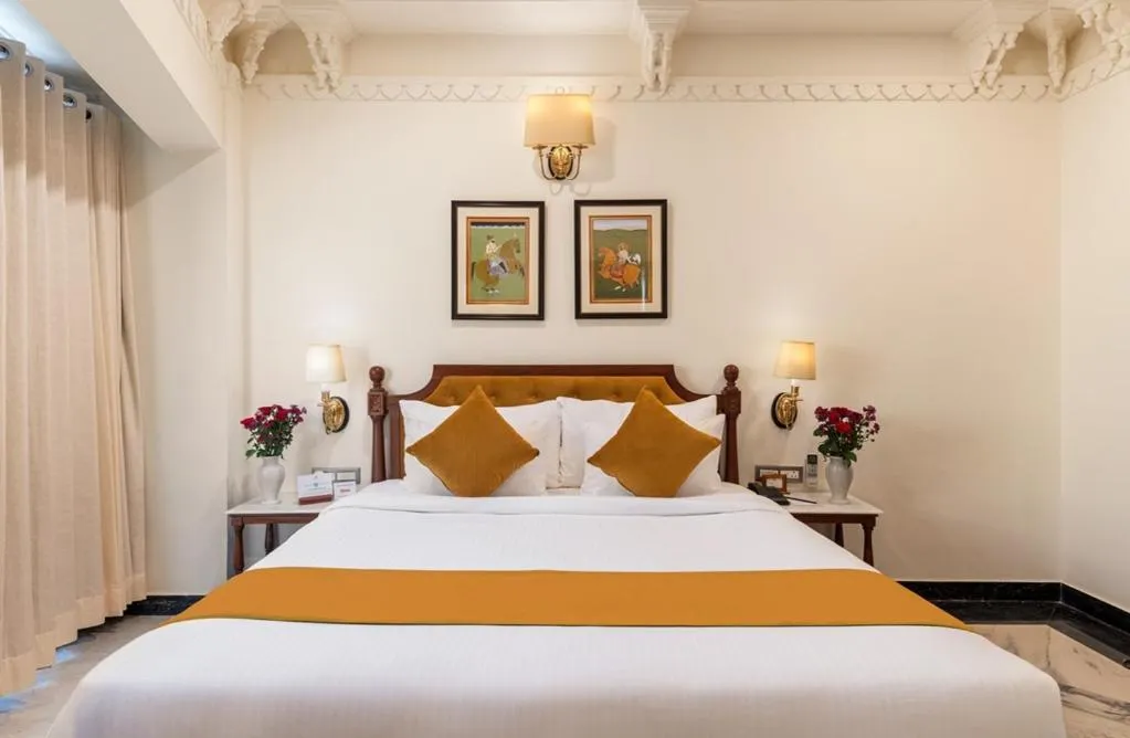 Bed in Chunda Haveli